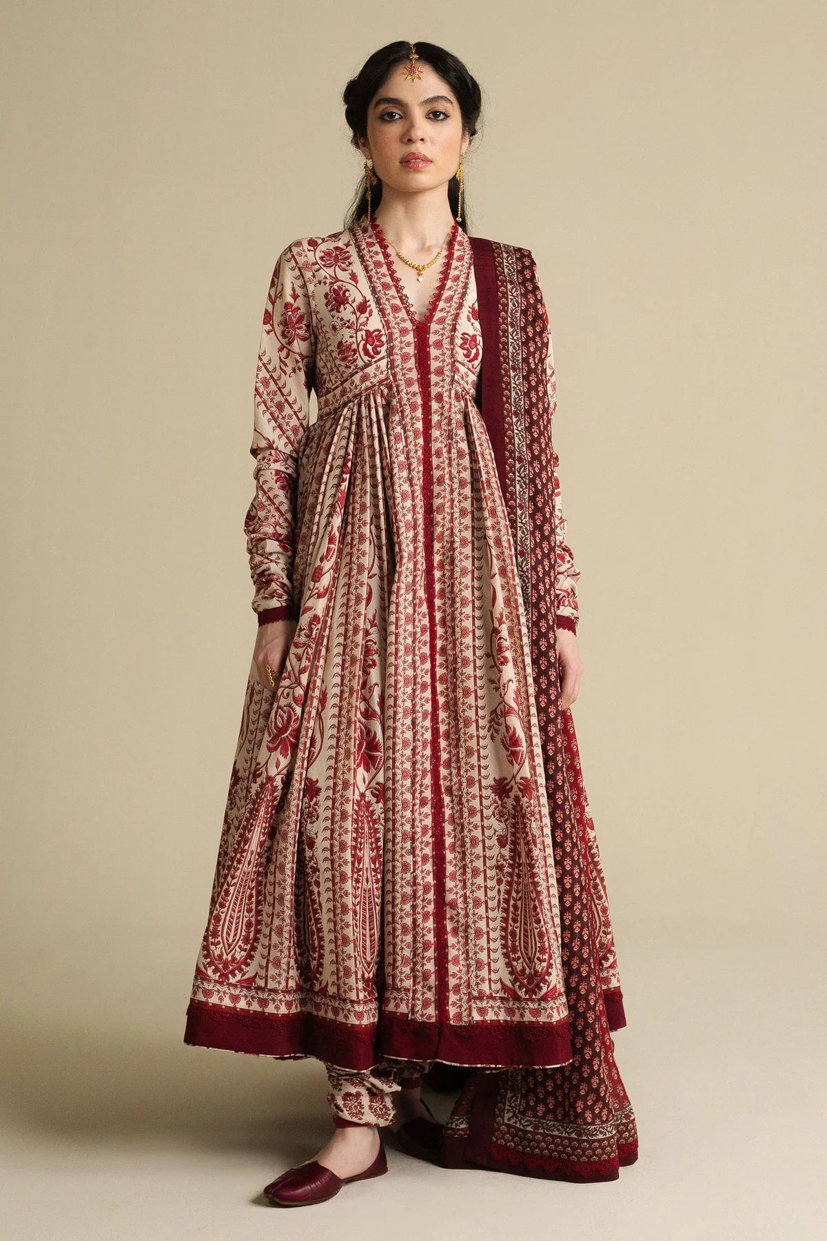 Kashmiri-D1-Floral vine Anarkali with maroon silk dupatta by-Zara shahjahan