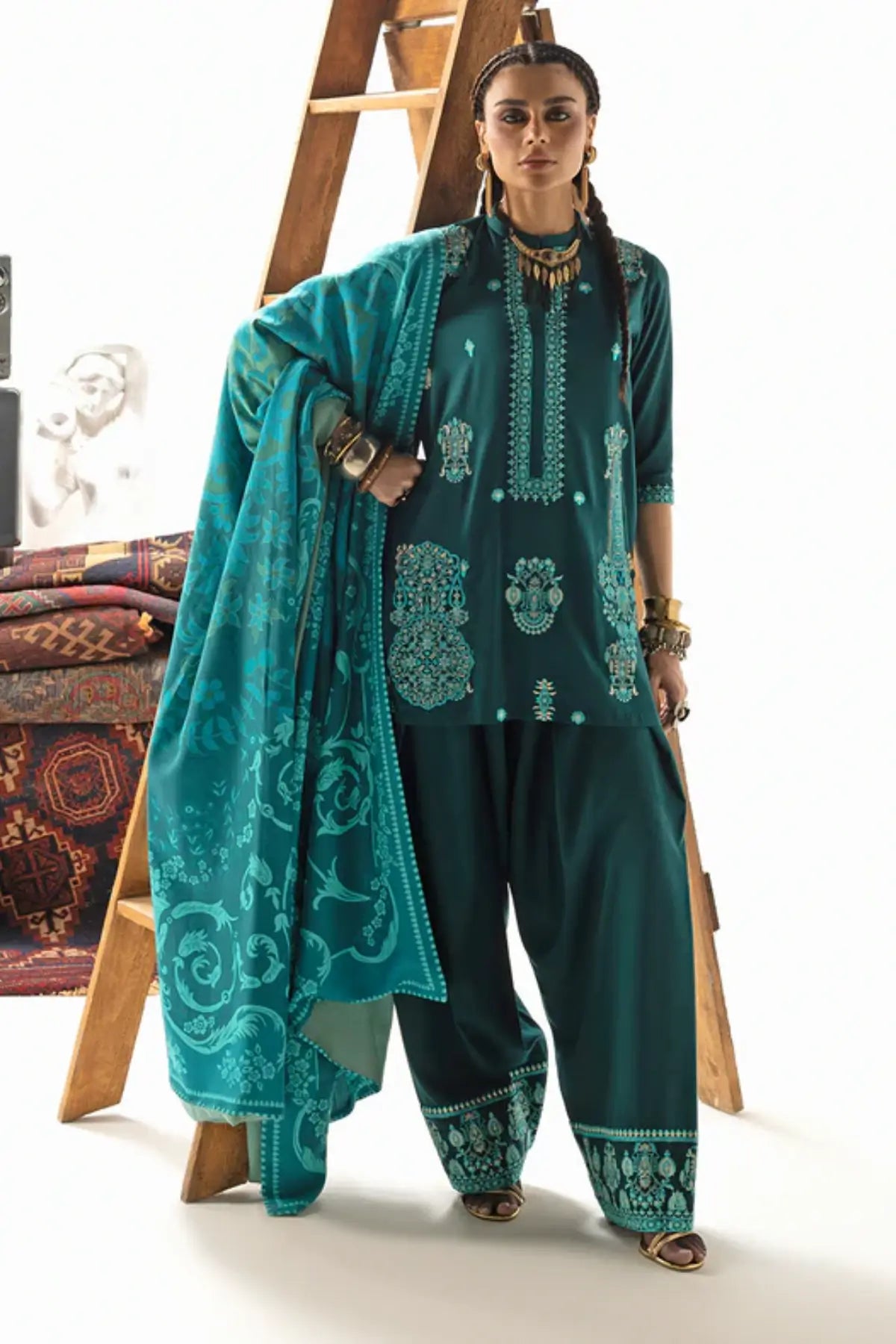 Zainab Chottani Kyana green Marina twill winter shawl stitched outfit for winter use, available online at Pakistanimoda.