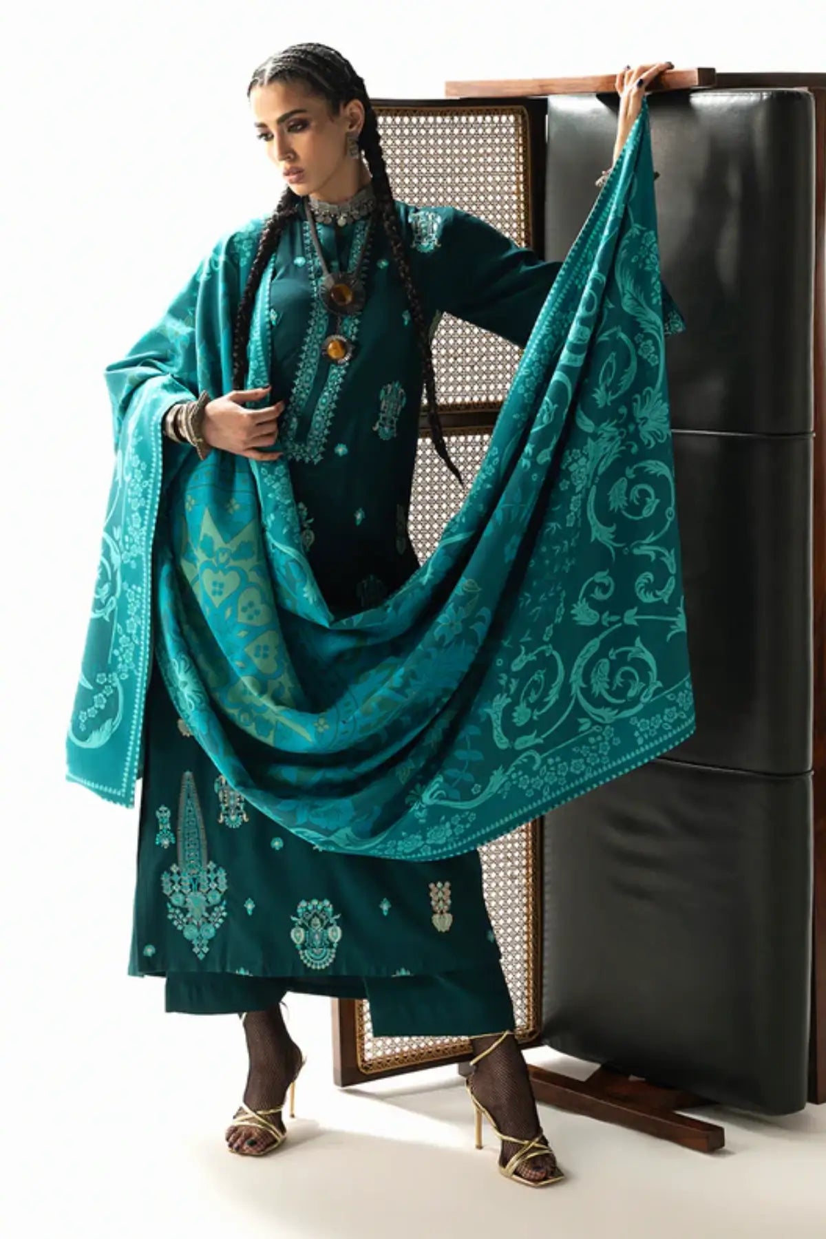 Zainab Chottani Kyana green Marina twill winter shawl stitched outfit for winter use, available online at Pakistanimoda.