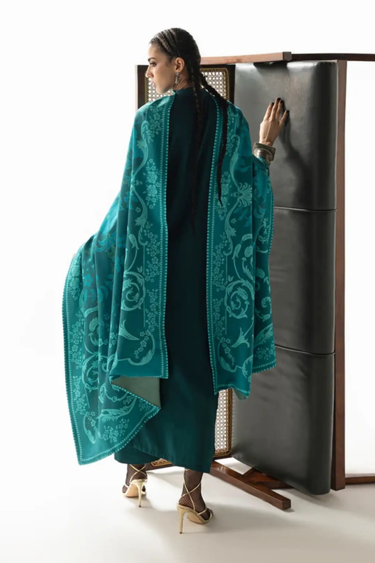 Zainab Chottani Kyana green Marina twill winter shawl stitched outfit for winter use, available online at Pakistanimoda.
