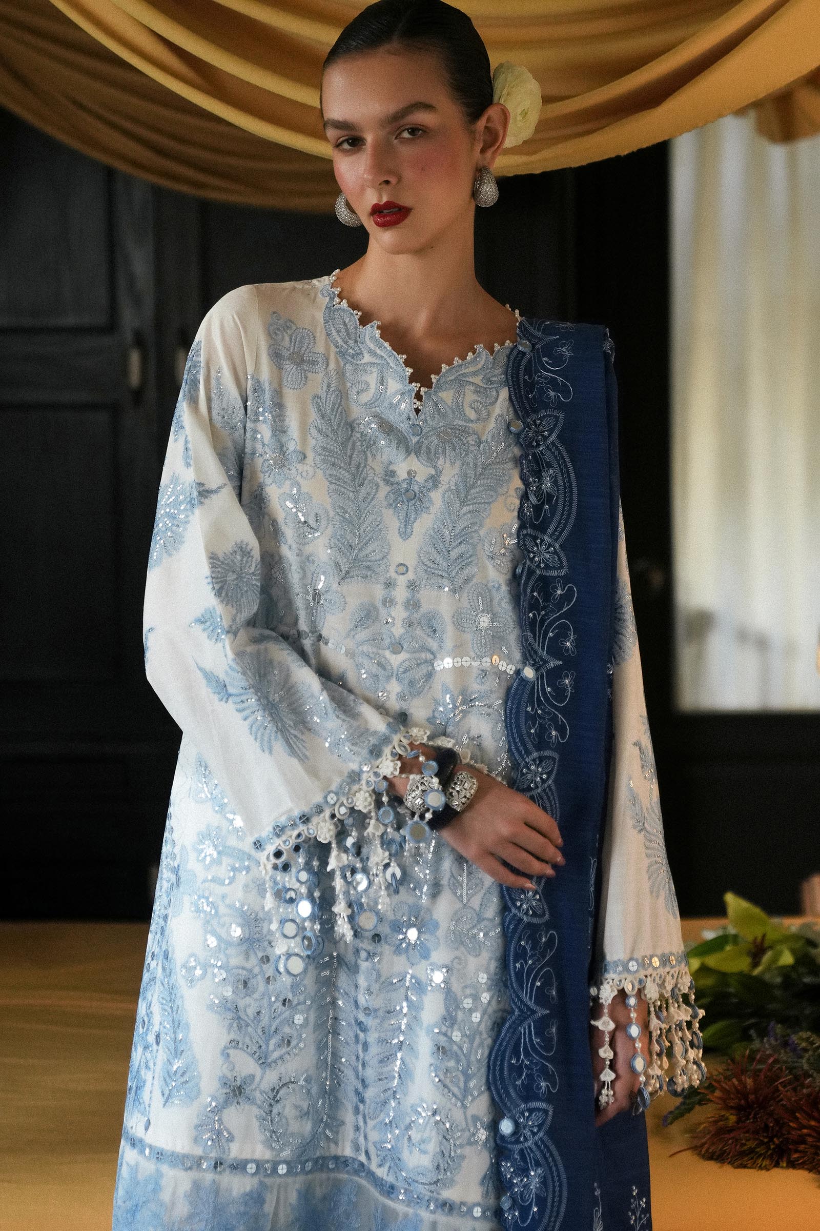 L251-002A-3DI- Off-white Luxury Lawn Outfit By- Sana Safinaz