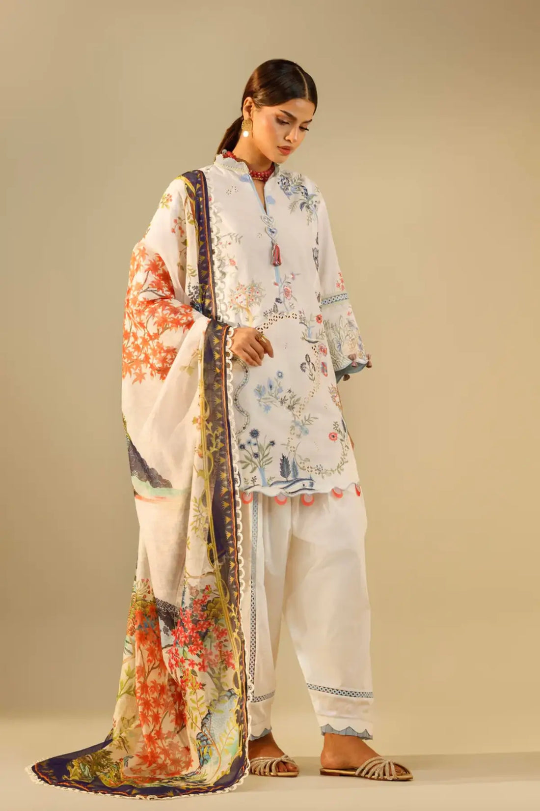 M262-003A white Sana Safinaz stitched suit with Doria dupatta