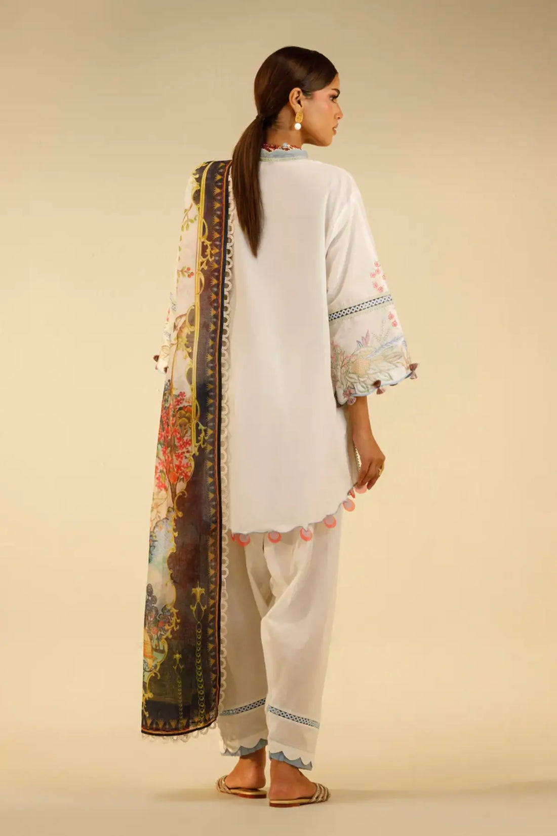 M262-003A white Sana Safinaz stitched suit with Doria dupatta