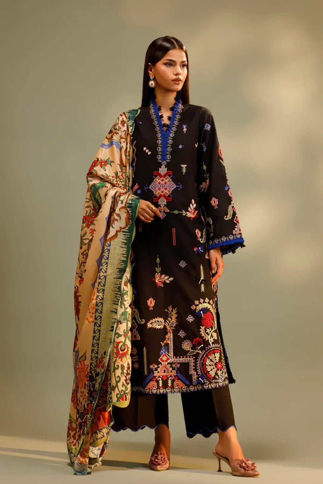 M262-015B black Muzlin stitched suit with printed silk dupatta