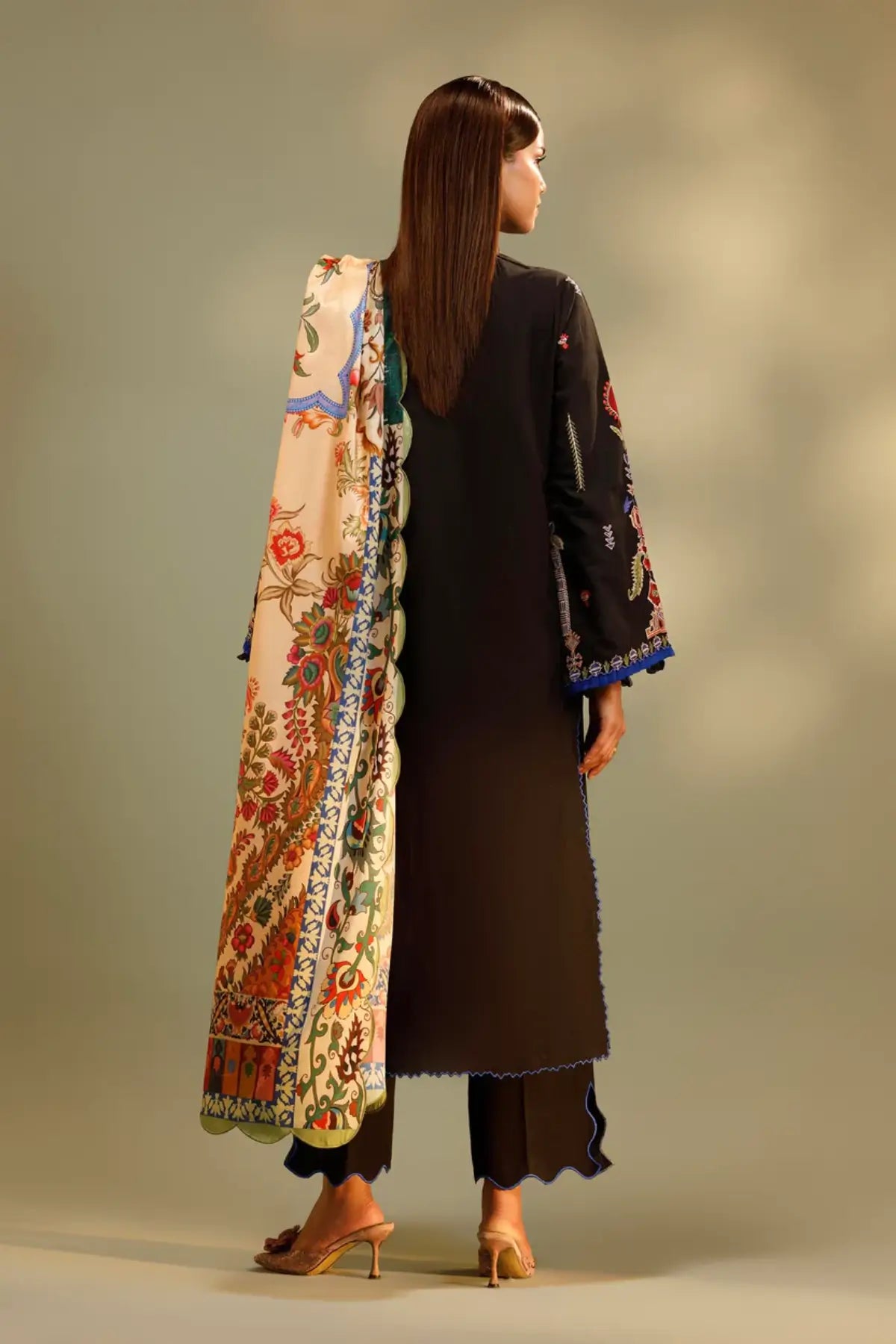 M262-015B black Muzlin stitched suit with printed silk dupatta