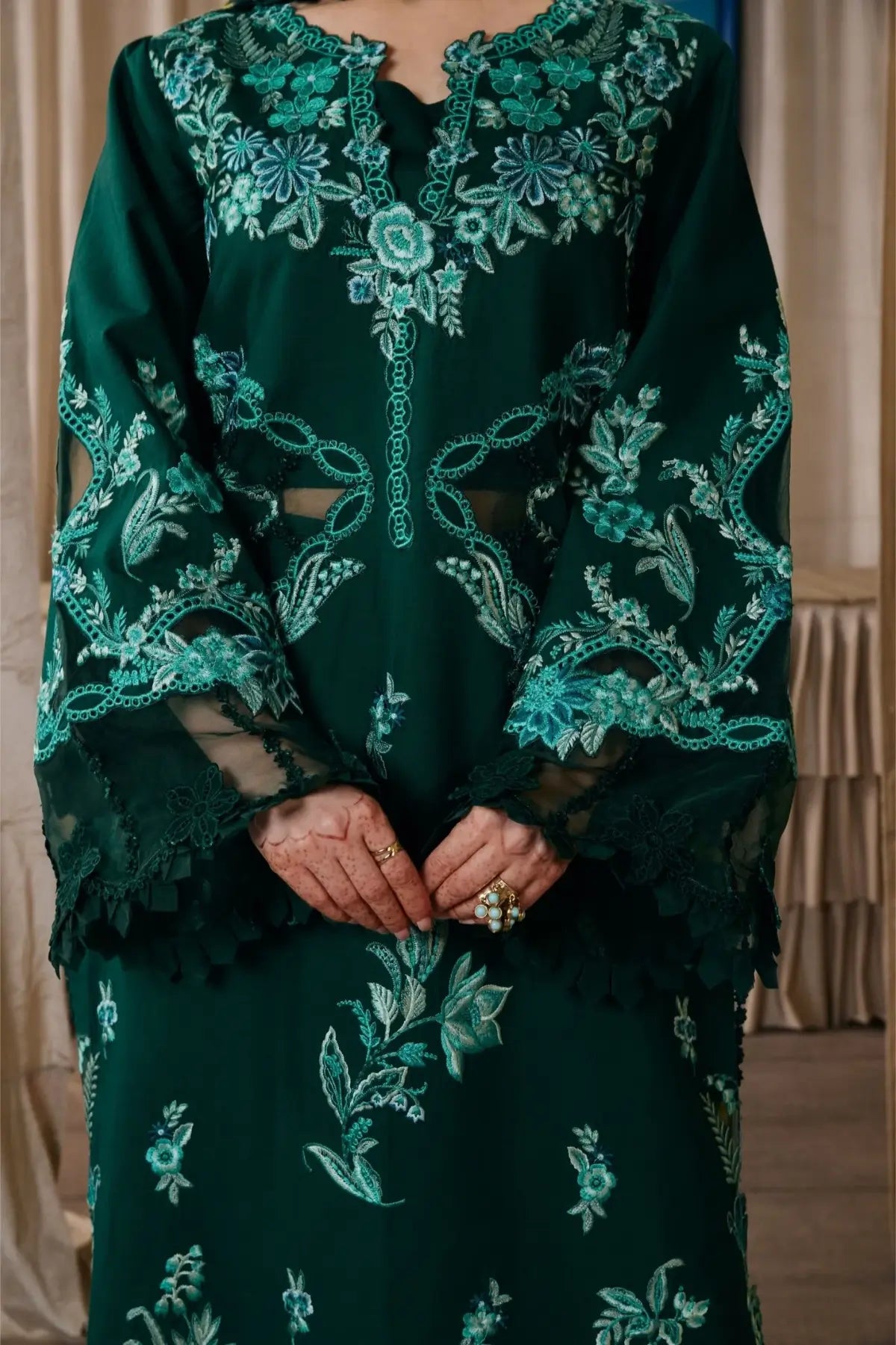 Maheer Maryam Hussain Emerald Green Embroidered Lawn 3PC Suit with Printed Silk Dupatta
