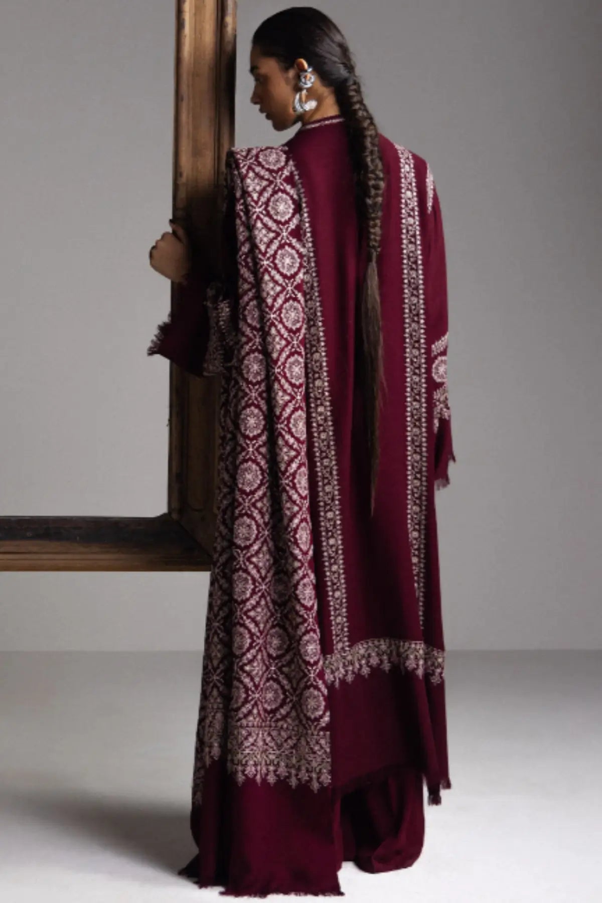 Zara Shahjahan Mehrab D3 maroon embroidered marina stitched winter 3PC suit with matching shawl from Saraab Winter 2026