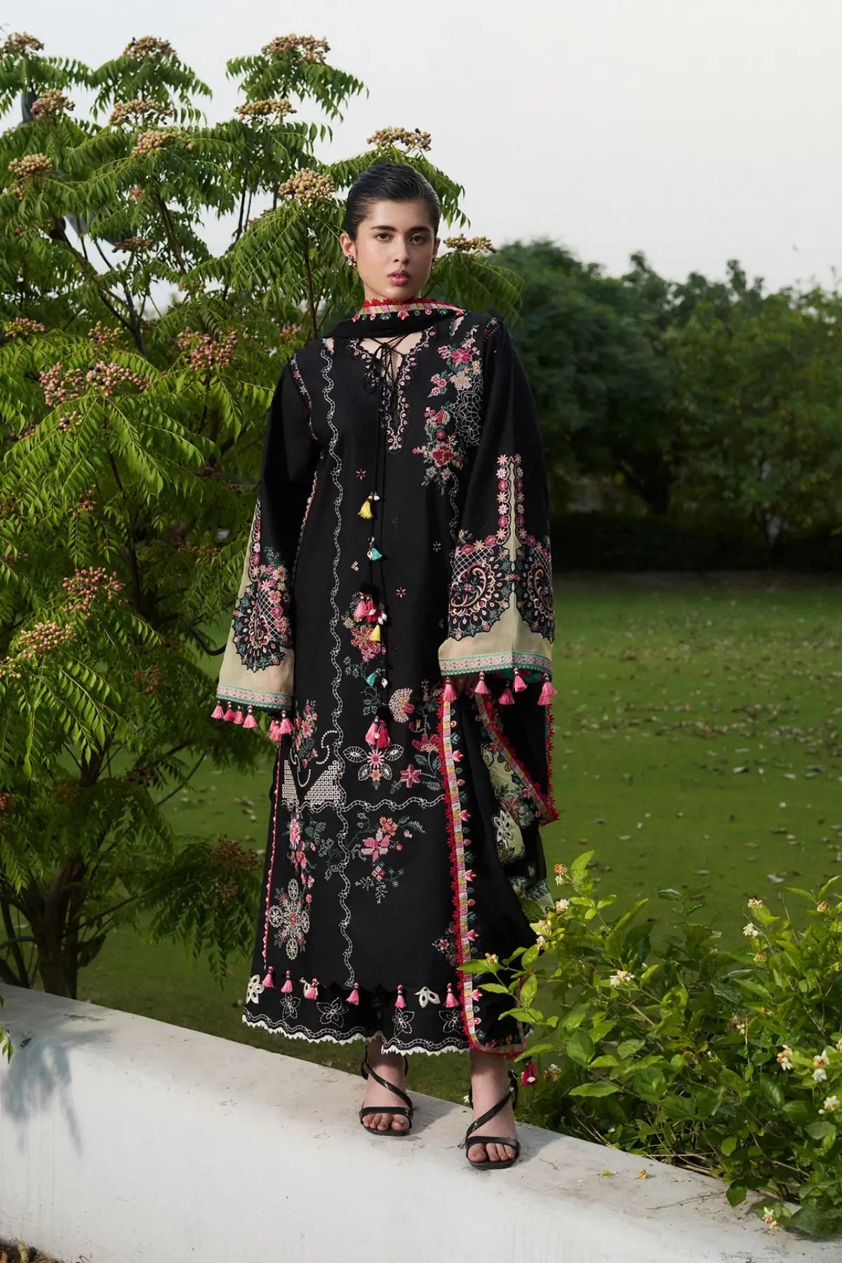 Meshki Hussain Rehar Pret SS'26 black embroidered lawn suit with chiffon dupatta at Pakistanimoda.