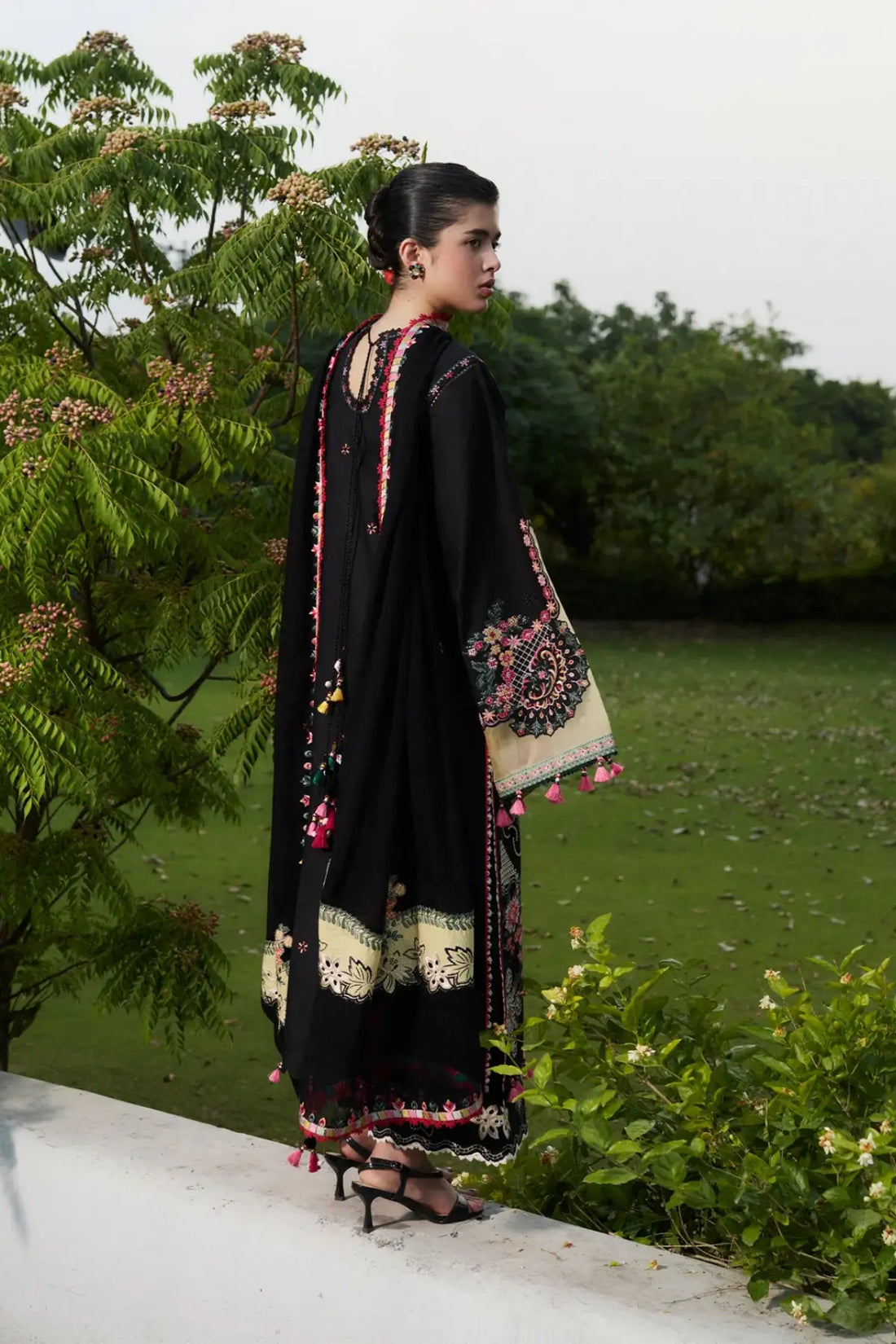 Meshki Hussain Rehar Pret SS'26 black embroidered lawn suit with chiffon dupatta at Pakistanimoda.