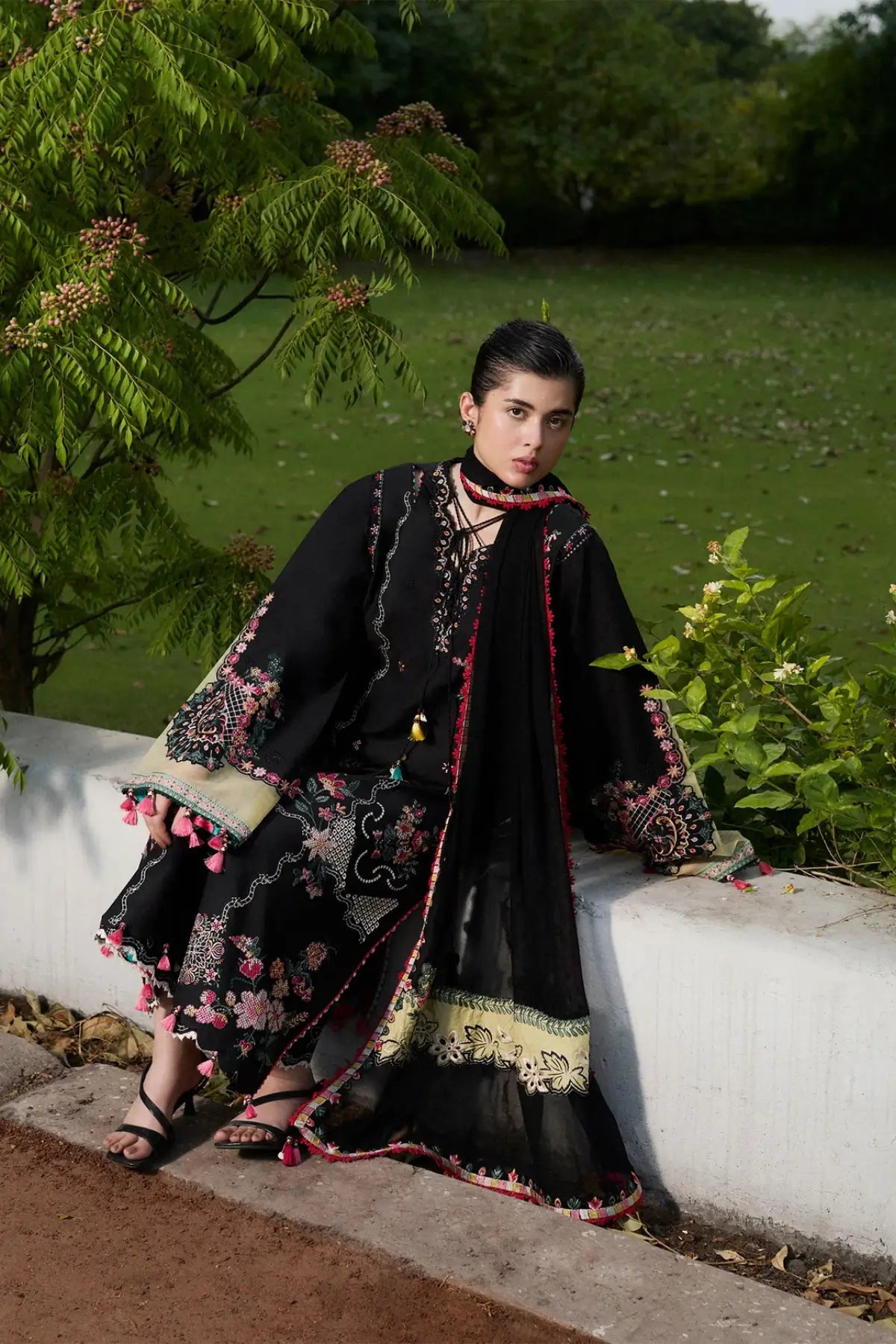 Meshki Hussain Rehar Pret SS'26 black embroidered lawn suit with chiffon dupatta at Pakistanimoda.