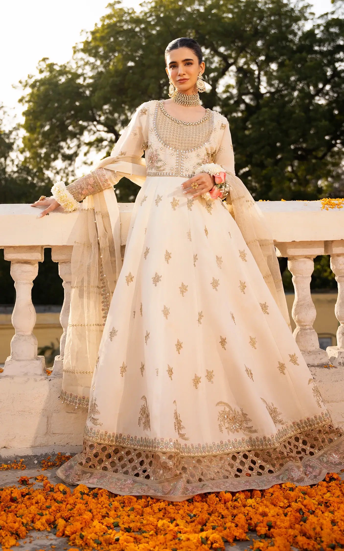 Motia-(SEF25-08)- Off-White Sunehri Eid Edit'25  Ensemble