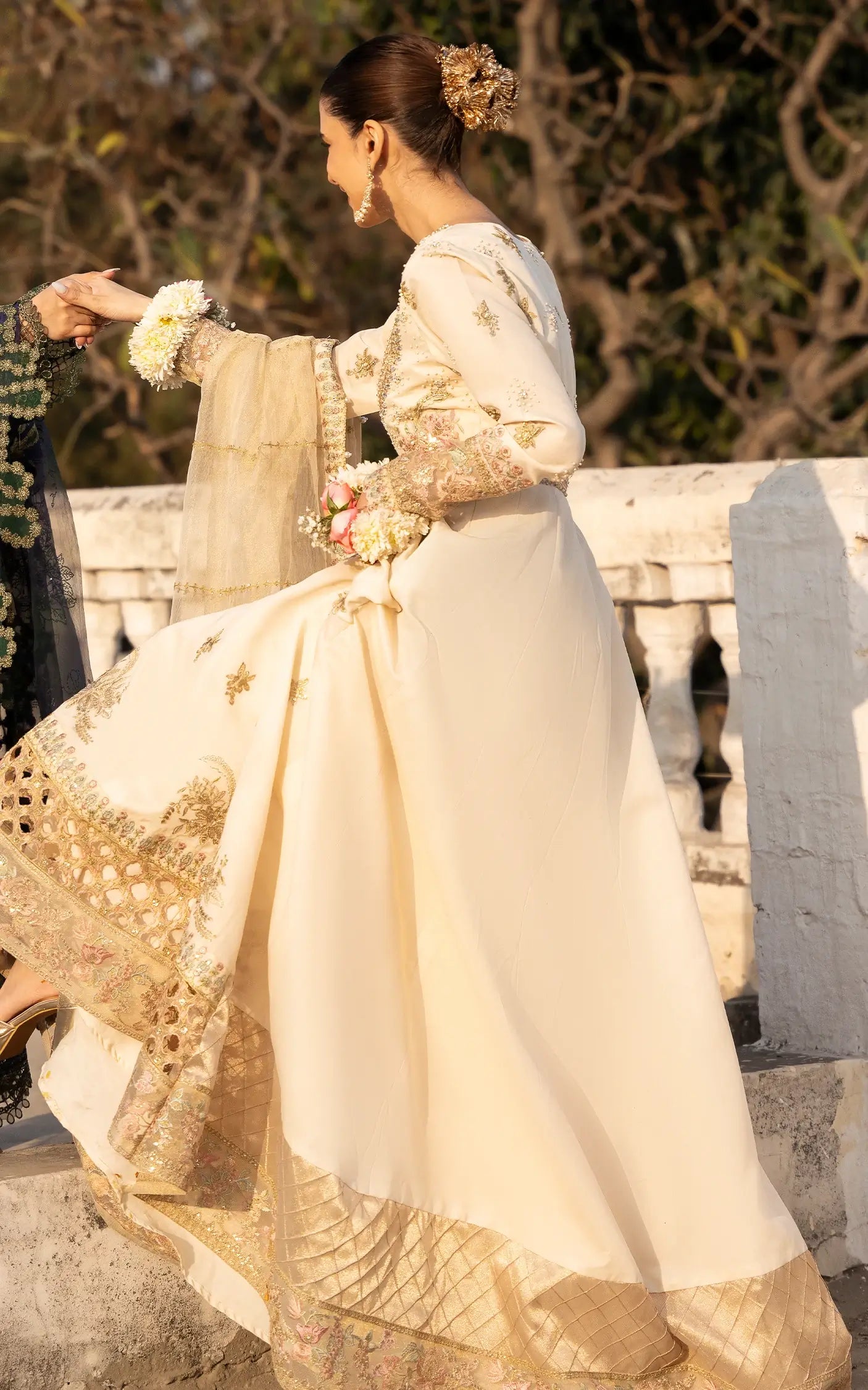 Motia-(SEF25-08)- Off-White Sunehri Eid Edit'25  Ensemble