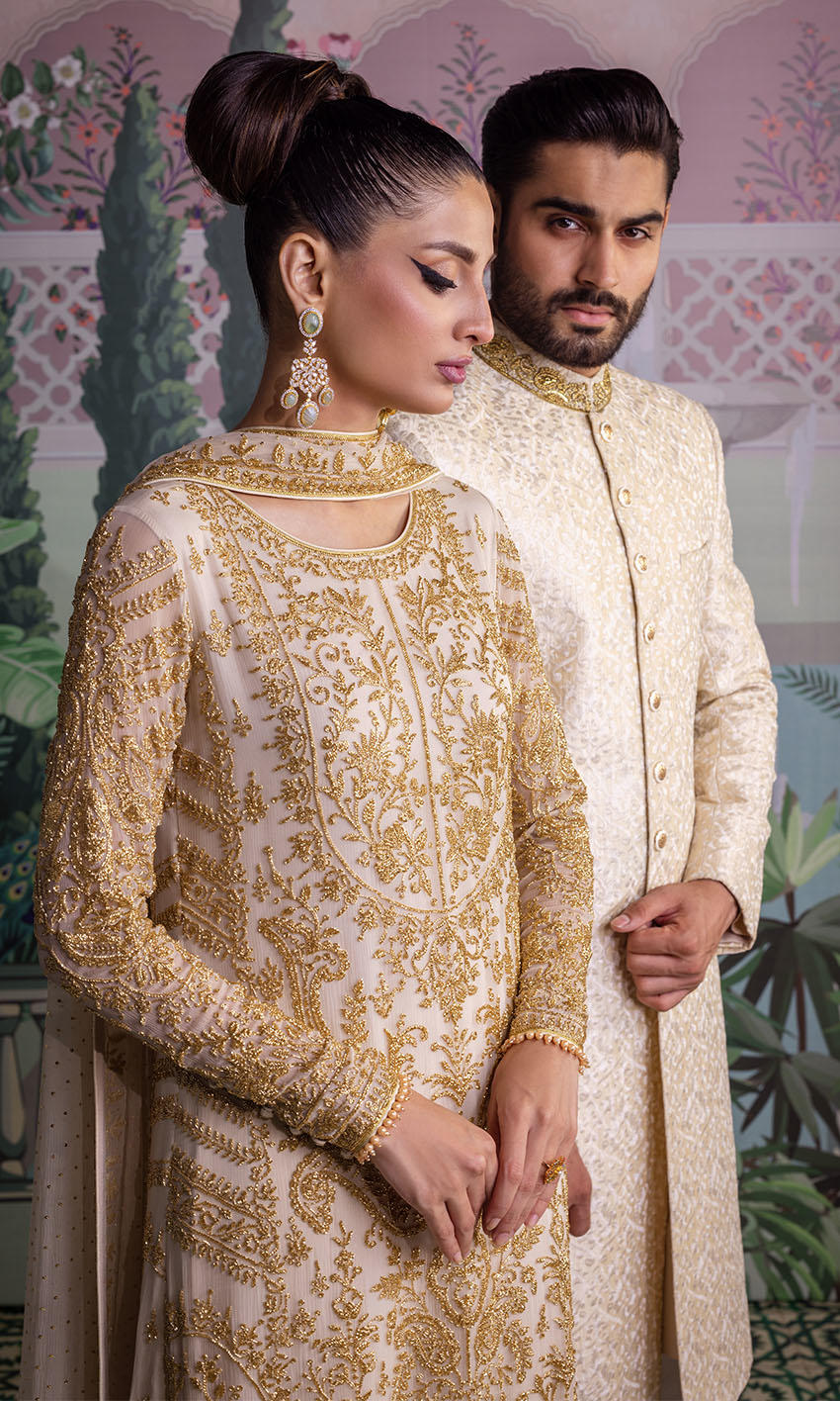 Off-white chiffon Pakistani wedding dress with hand embellishments – NAOW-538 by Pakistanimoda