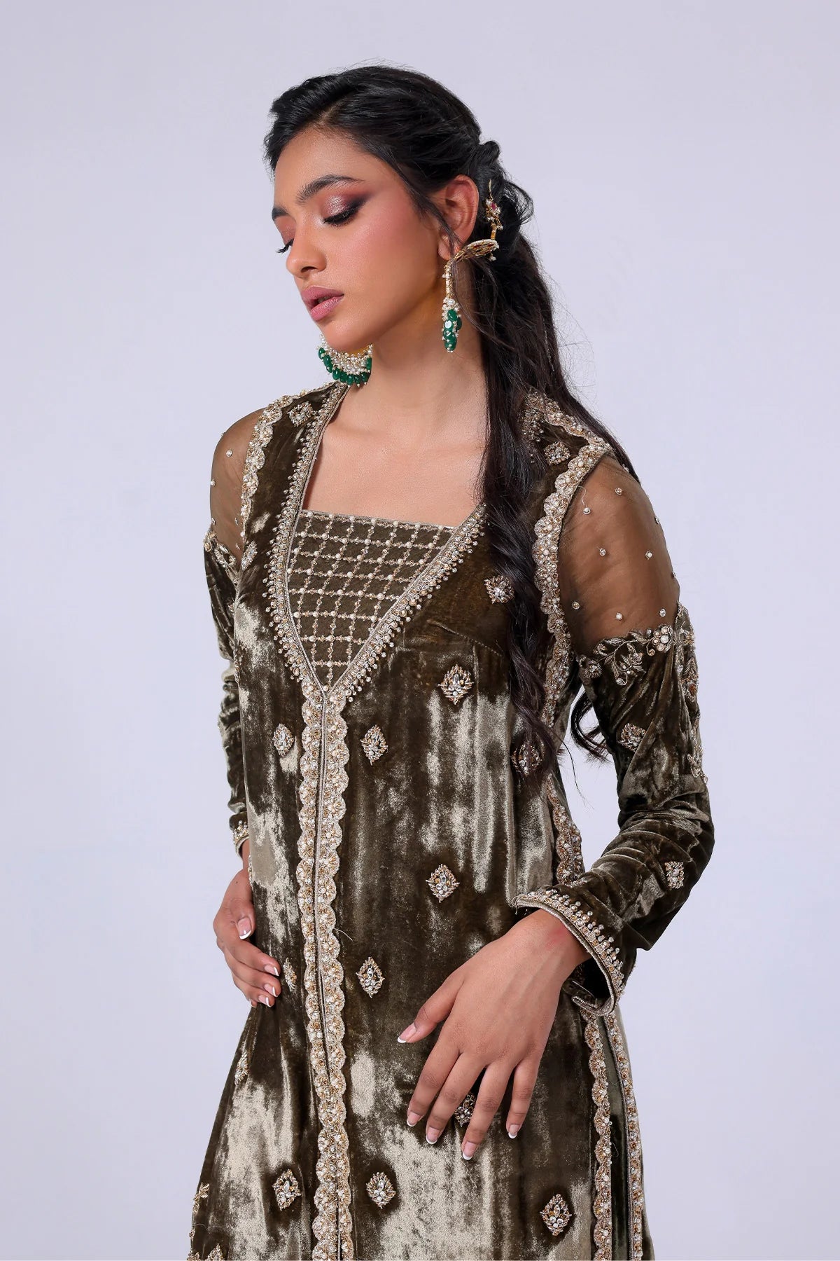 eal velvet shirt with resham, dabka & crystal work, jamawar finish, raw silk pants, and organza dupatta – festive Pakistani outfit for 2025.