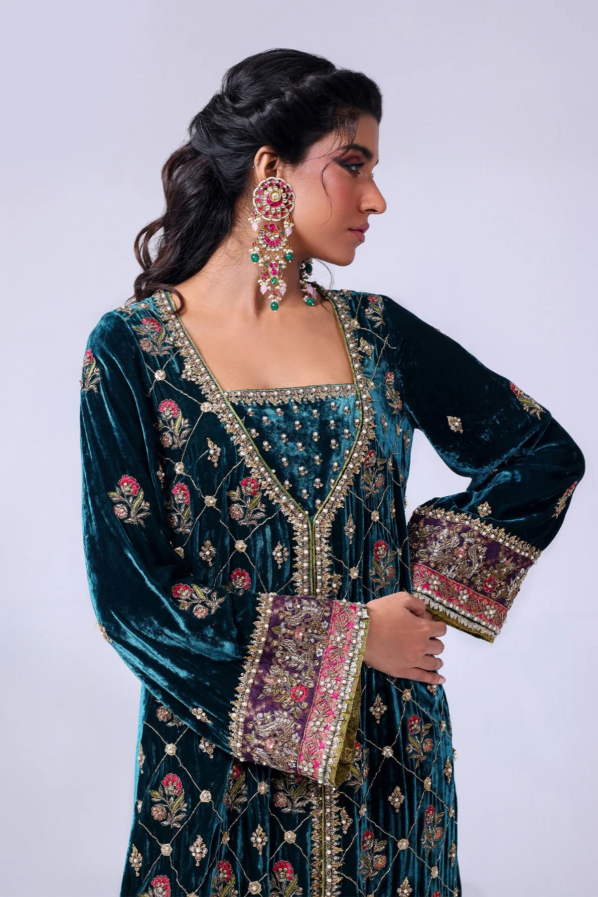 Teal velvet shirt with resham, crystals, naqshi & dabka work, gota borders, jamawar finish, raw silk pants & organza dupatta – wedding wear 2025.