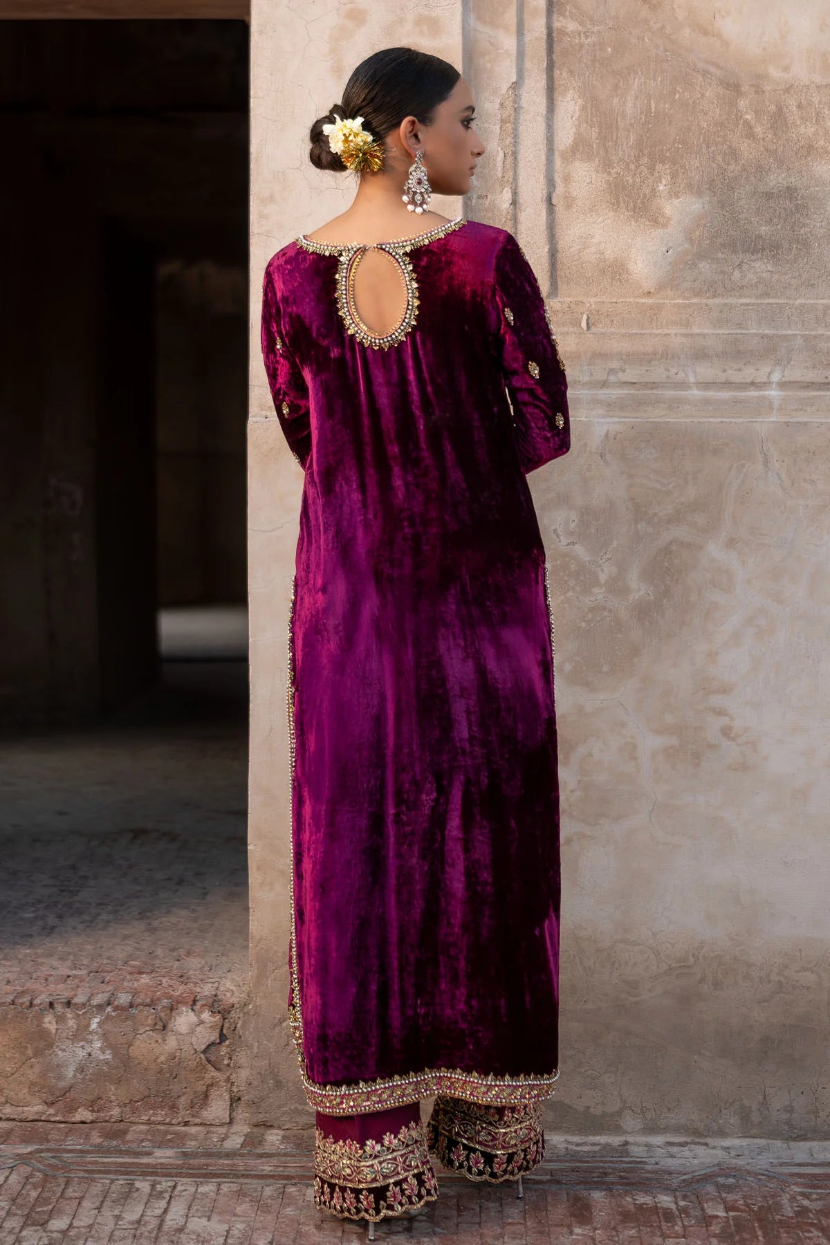 Plum velvet shirt with sequins, naqshi, and keyhole neckline, silk pants with embellished hem, and matching organza dupatta – festive wear 2025.