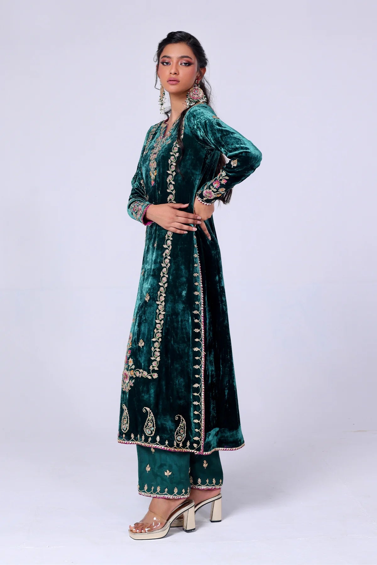 Green velvet embroidered shirt with magenta accents, paired with raw silk pants and a matching organza dupatta – formal 3-piece suit by Pakistanimoda.com.