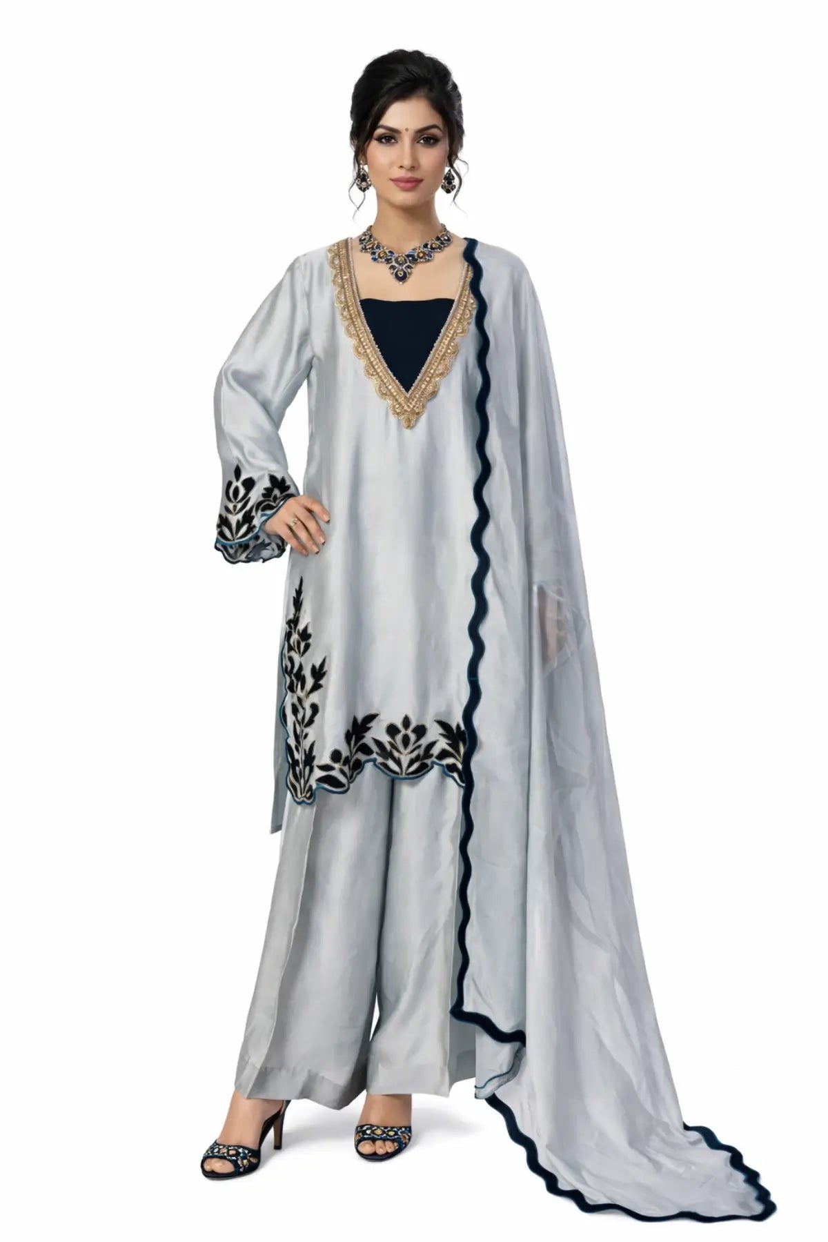 Nawira – Silver Sheesha Silk Suit with velvet applique & dupatta by MariamRaj. Perfect festive, wedding & party wear at Pakistanimoda.