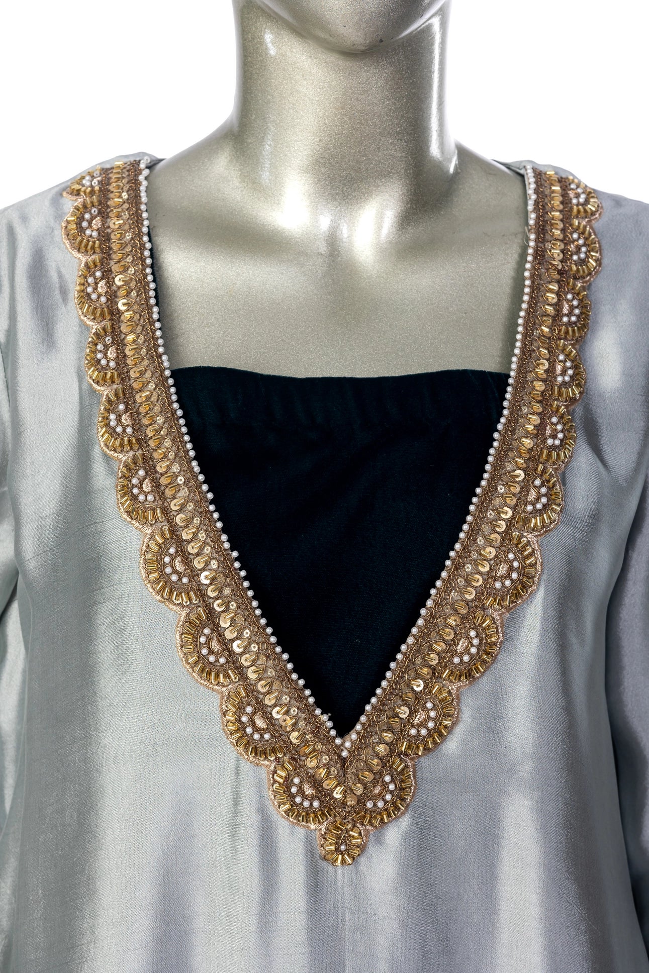 Nawira – Silver Sheesha Silk Suit with velvet applique & dupatta by MariamRaj. Perfect festive, wedding & party wear at Pakistanimoda.