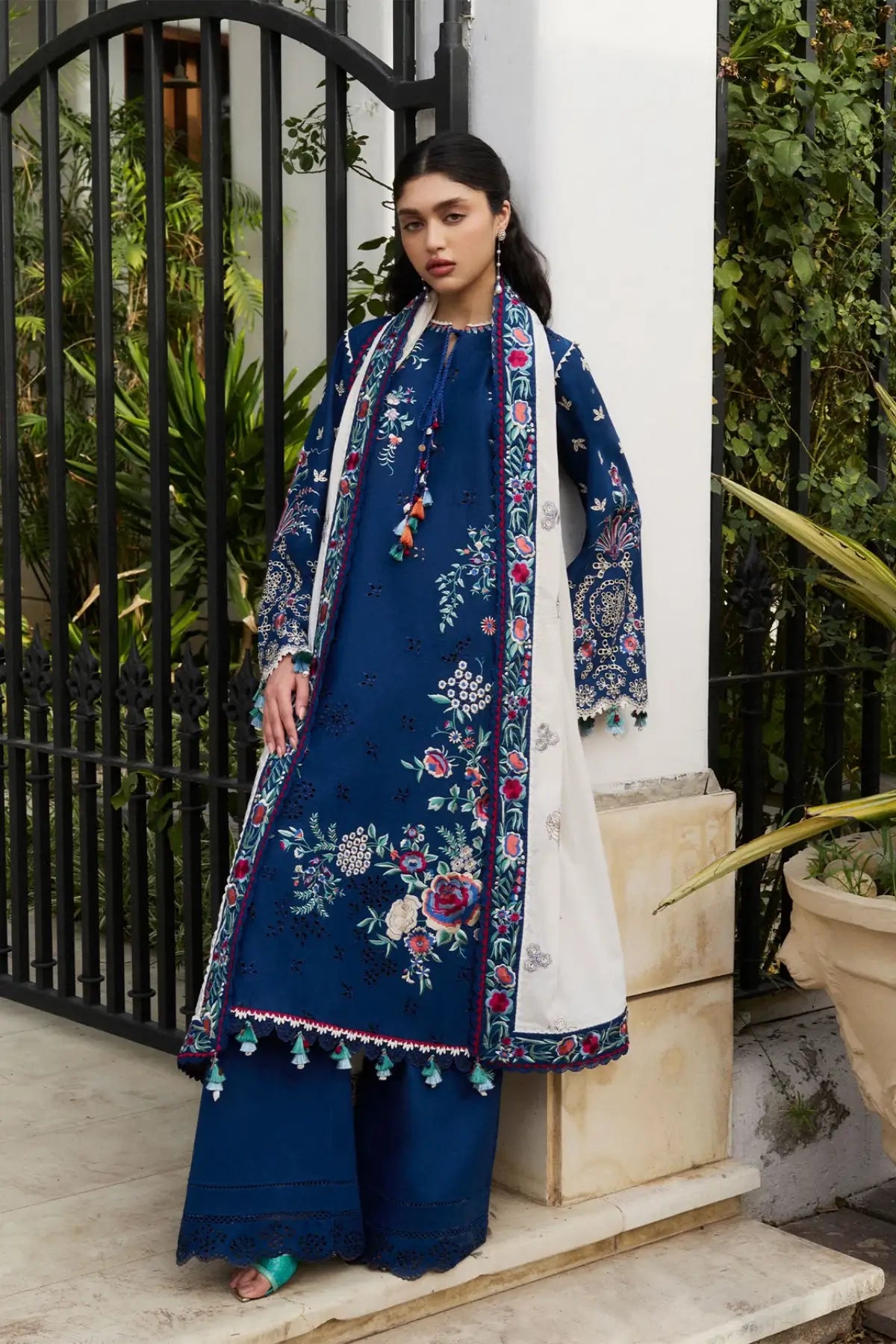 Neroli Hussain Rehar Pret SS'26 cobalt blue lawn suit with ivory lawn dupatta at Pakistanimoda.
