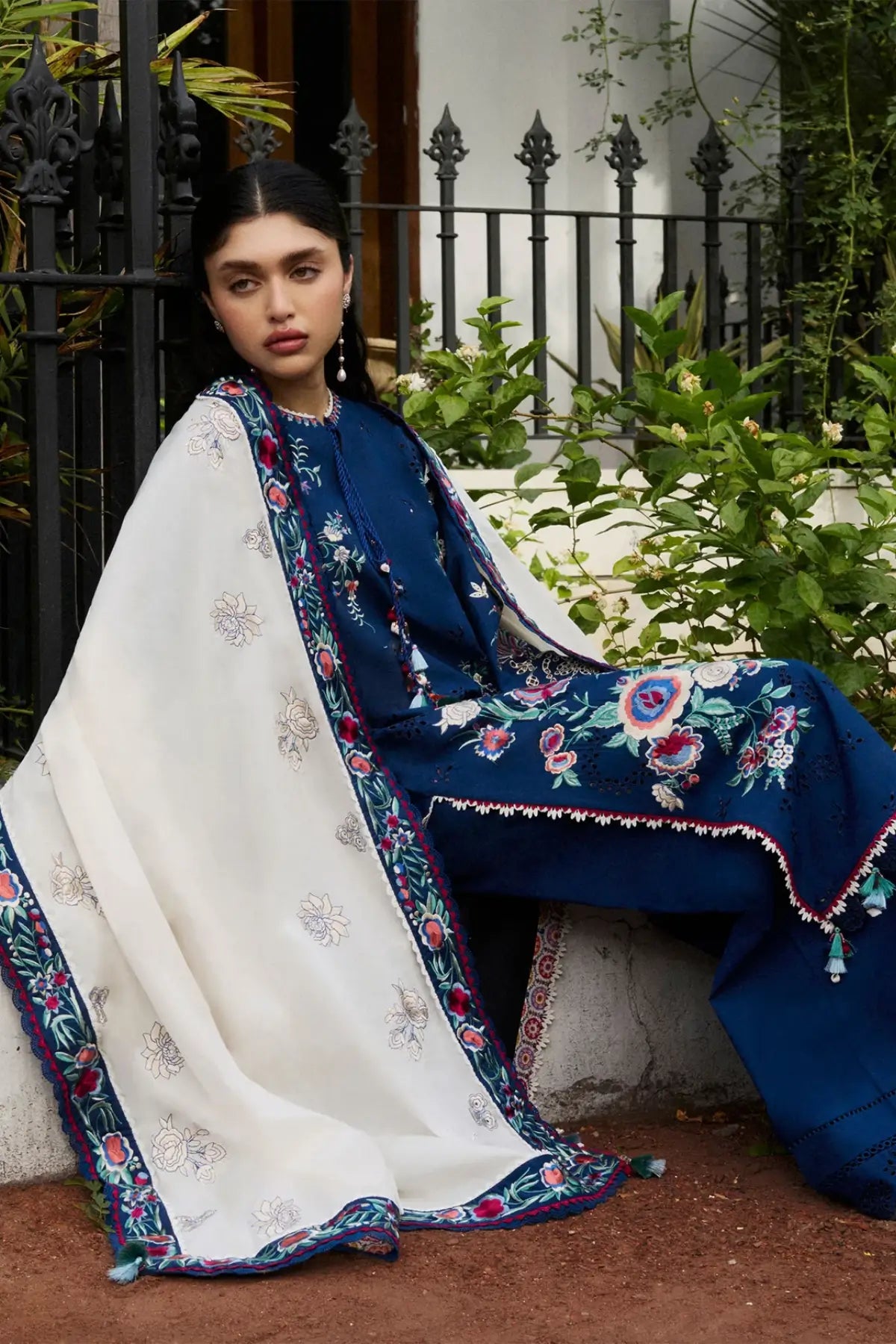 Neroli Hussain Rehar Pret SS'26 cobalt blue lawn suit with ivory lawn dupatta at Pakistanimoda.