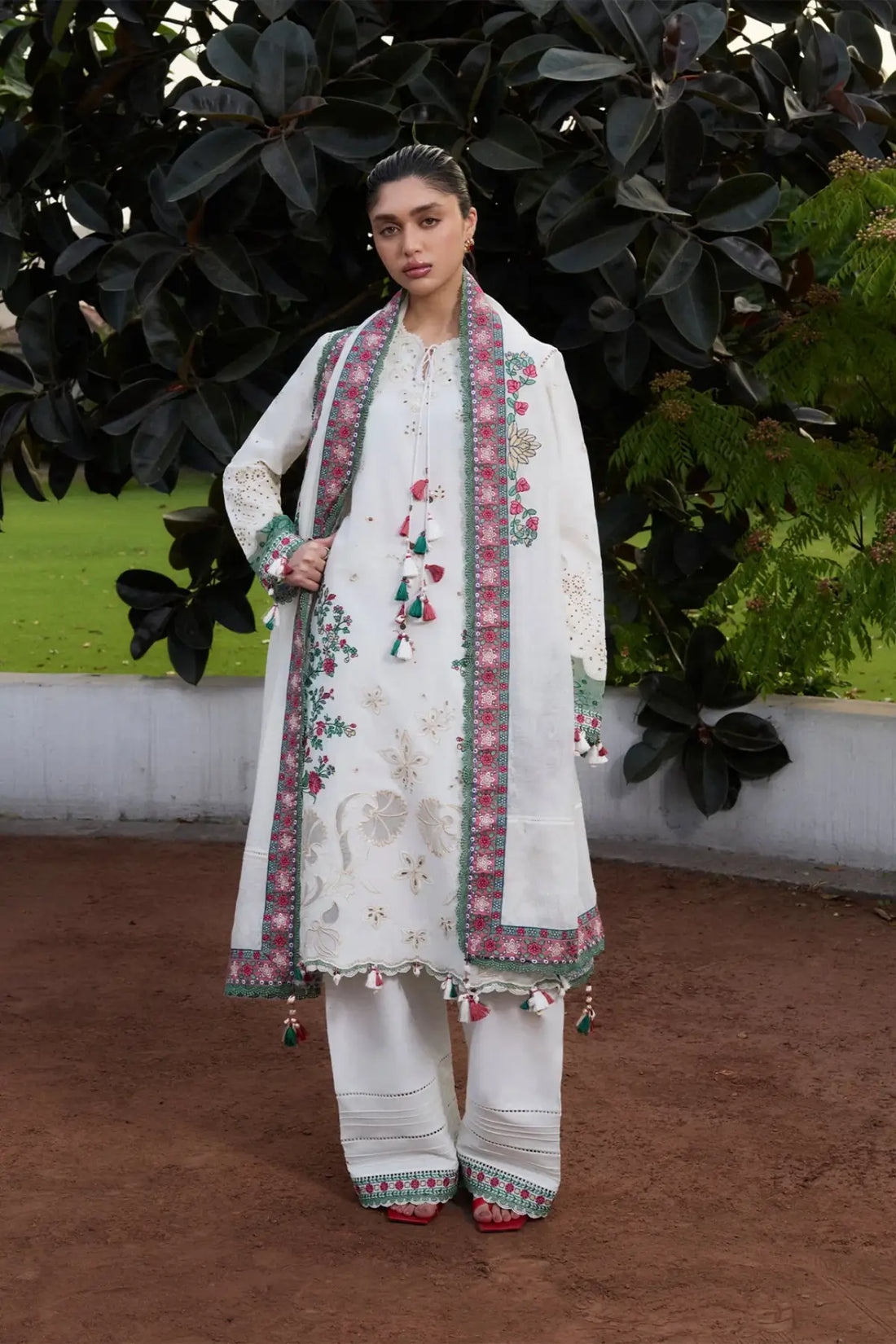 Noor-e-Qamar Hussain Rehar ash white embroidered lawn suit with cotton net dupatta at Pakistanimoda.