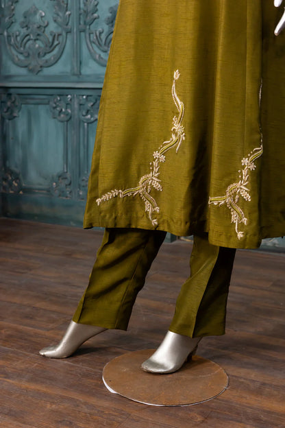 Olive Opulence- Stylish Straight Capri Pant Suit for Women