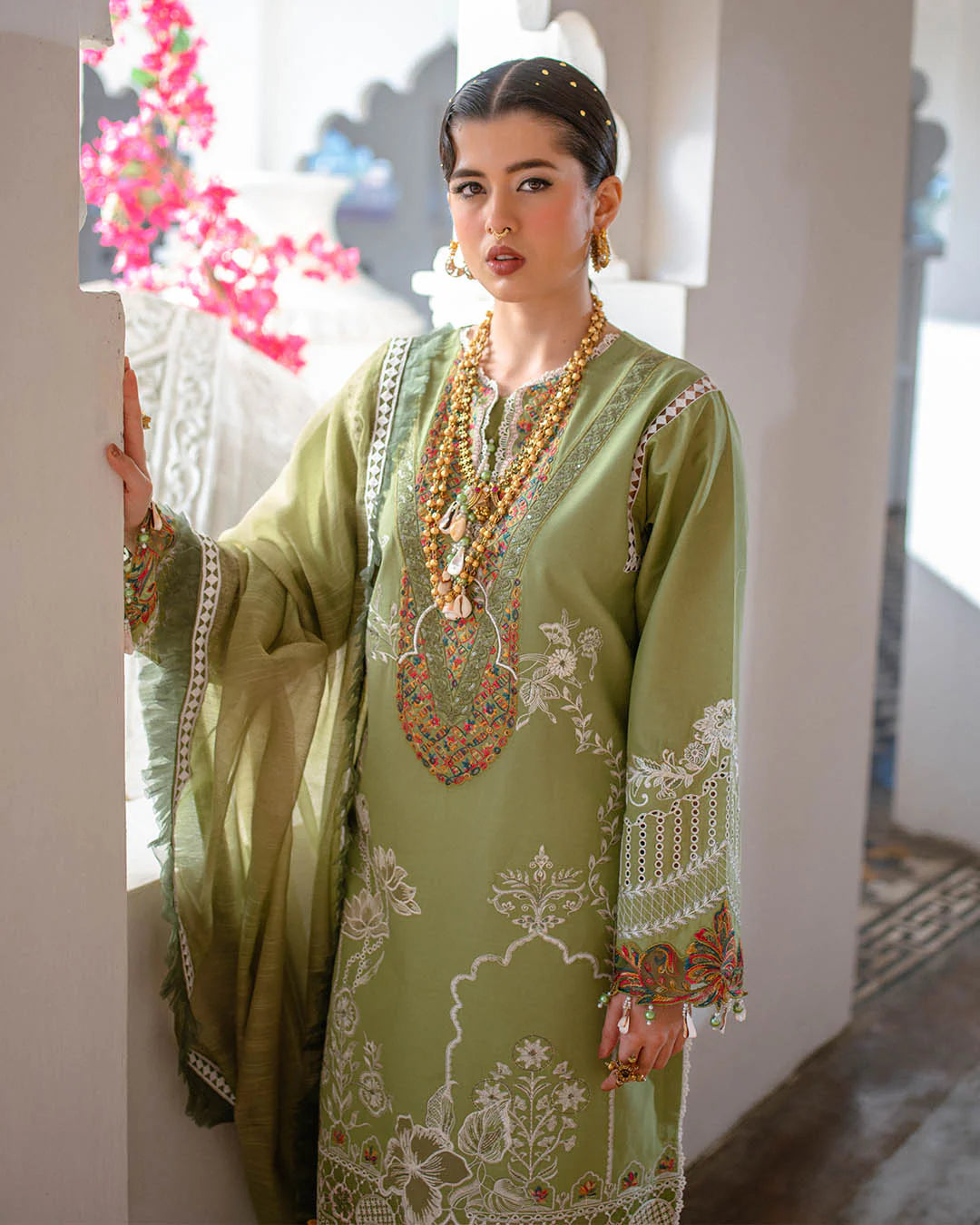 Omavi- Sajna Lawn 25 Outfit By- Maya Ali