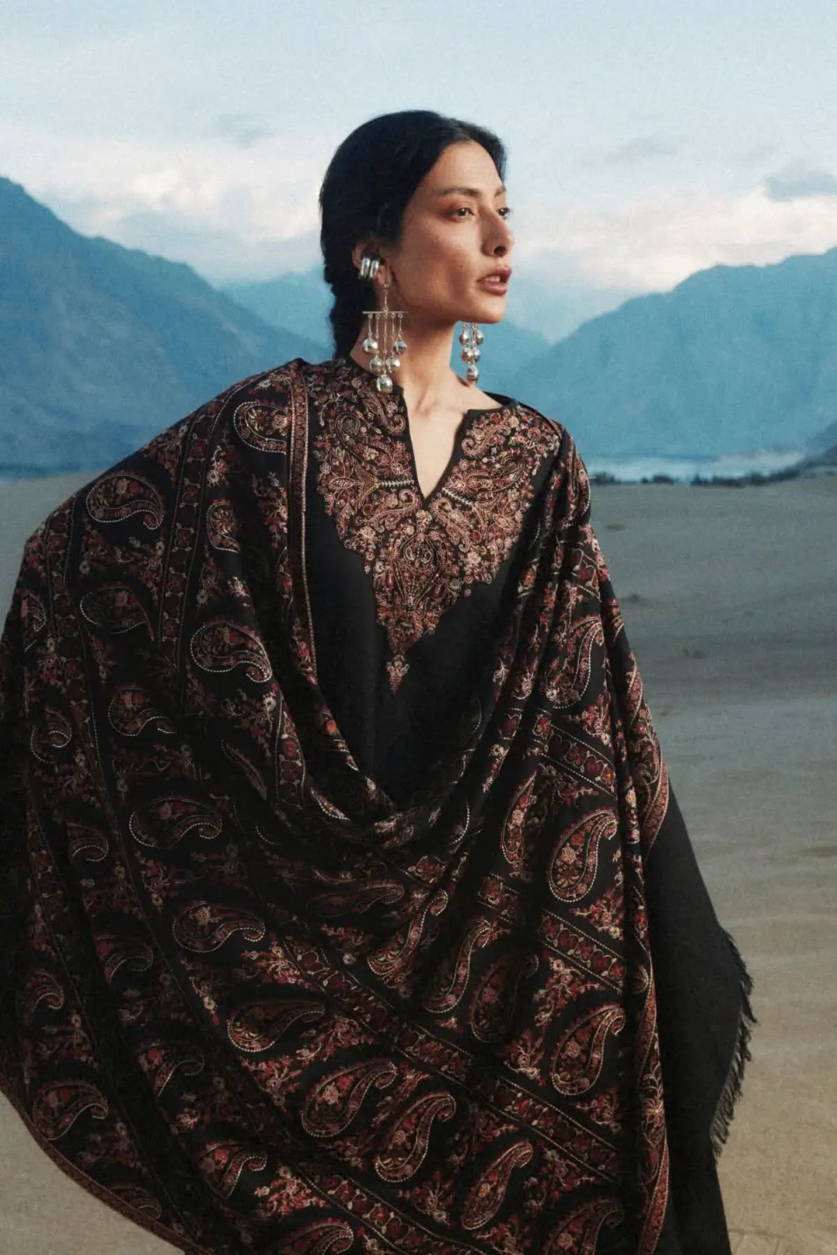 Zara Shahjahan Oud D5 black embroidered marina stitched winter suit with matching embroidered shawl from Saraab Winter 2026