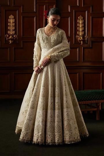 Ovia off white luxury Pishwas and lehenga set by Saad Bin Shahzad with raw silk and embroidered organza dupatta