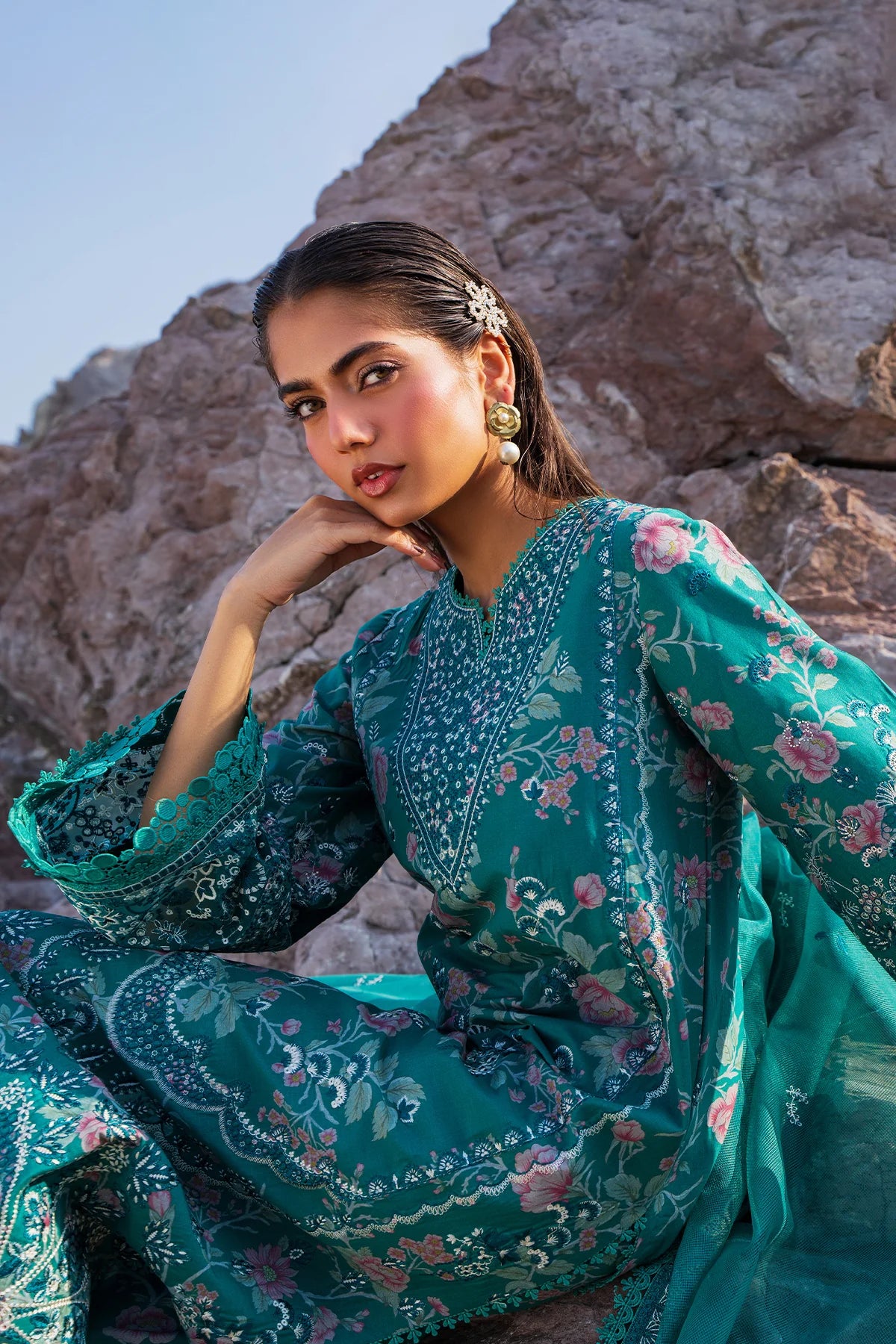 Plush- Green Embroidered Luxury Lawn'25 Outfit By- Afrozeh