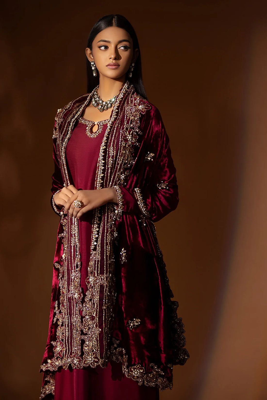 Maroon velvet shawl with full hand embellishments of naqshi, dabka, pearls & gota – perfect for Pakistani brides and formal winter occasions 2025.