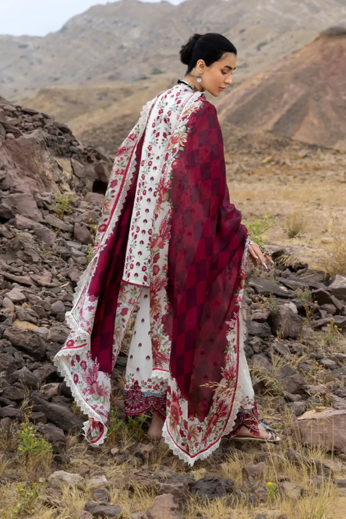 Ivory Zainab Chottani Rivya lawn 3PC stitched suit with red embroidery