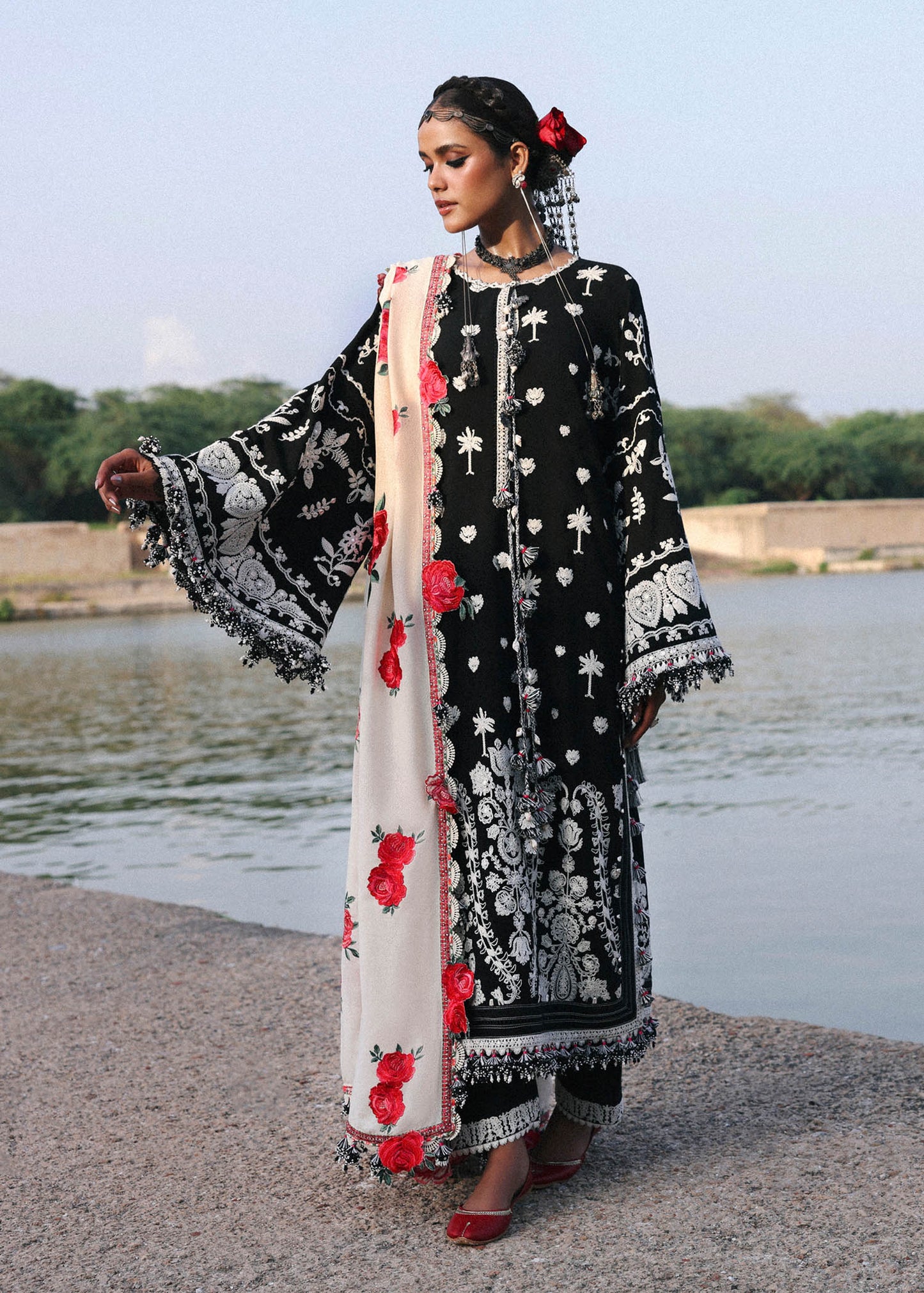 Rose Black Karandi Suit with Ivory Rose Embroidered Shawl by Hussain Rehar | pakistanimoda.com
