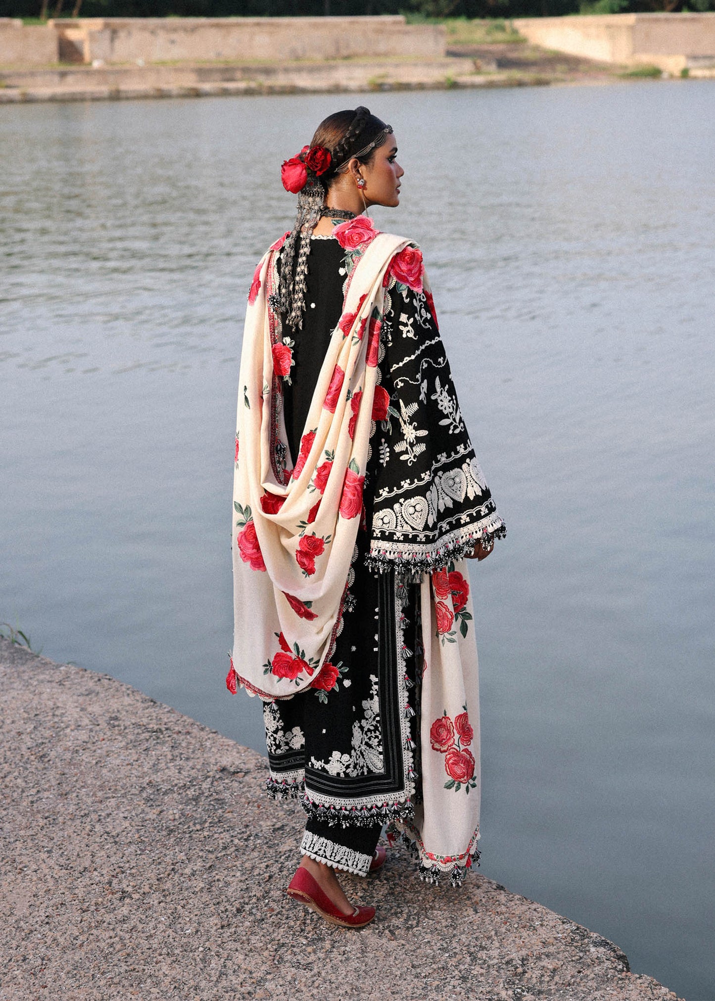 Rose Black Karandi Suit with Ivory Rose Embroidered Shawl by Hussain Rehar | pakistanimoda.com