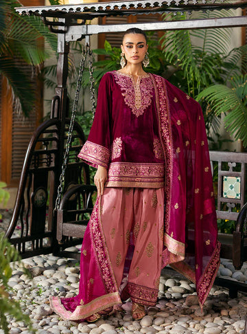 Rubi Maroon Velvet Suit with Blush Pink Silk Shalwar and Embroidered Maroon Dupatta by Zainab Chottani from Velvet Stitched ’25 Collection at Pakistanimoda.com.