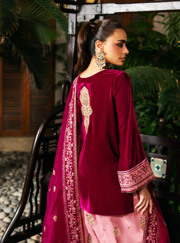 Rubi Maroon Velvet Suit with Blush Pink Silk Shalwar and Embroidered Maroon Dupatta by Zainab Chottani from Velvet Stitched ’25 Collection at Pakistanimoda.com.