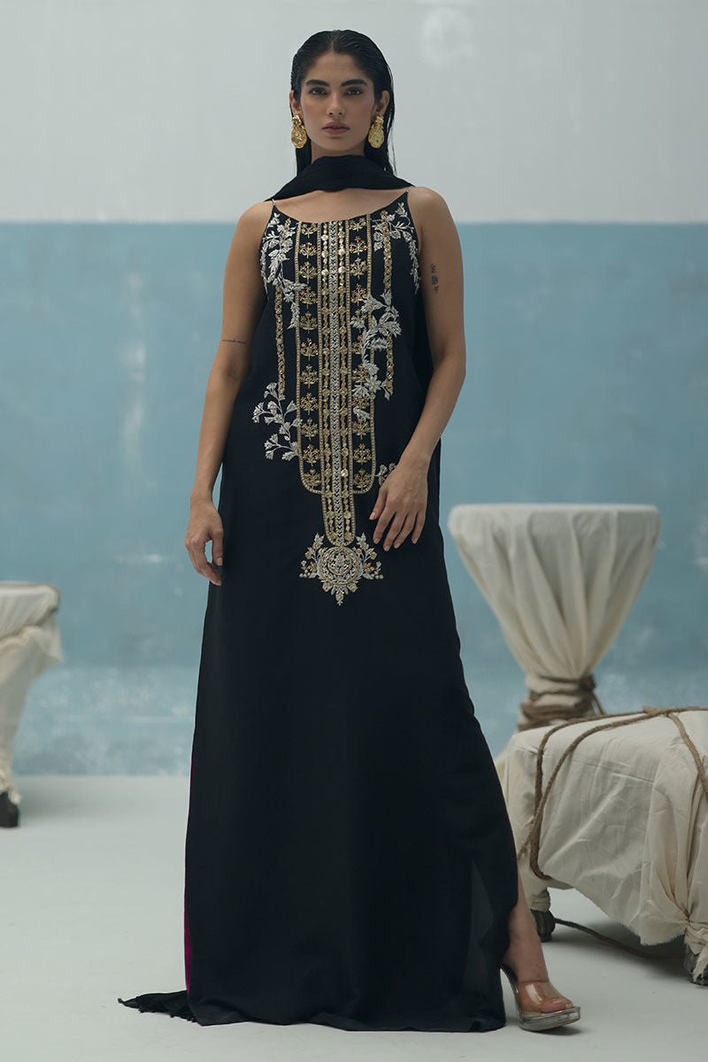Black raw silk kaftan with gold and silver hand embroidery, paired with a crushed dupatta featuring crystal pallu – Pakistani formal outfit for weddings and Eid.
