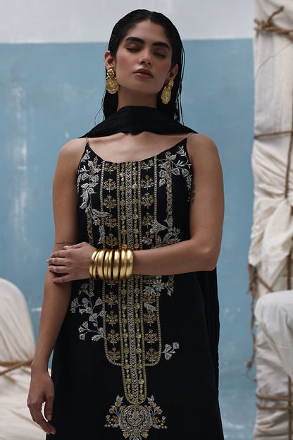 Black raw silk kaftan with gold and silver hand embroidery, paired with a crushed dupatta featuring crystal pallu – Pakistani formal outfit for weddings and Eid.