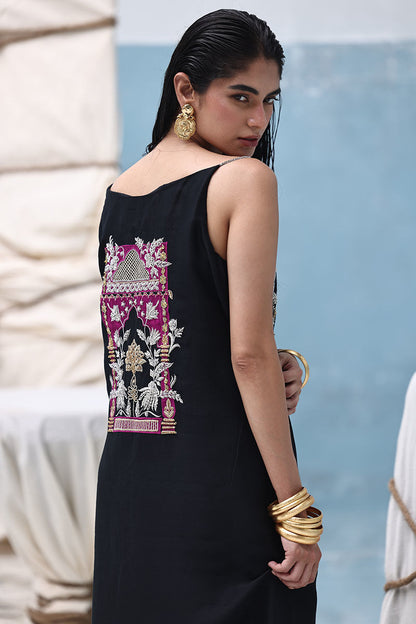 Black raw silk kaftan with gold and silver hand embroidery, paired with a crushed dupatta featuring crystal pallu – Pakistani formal outfit for weddings and Eid.