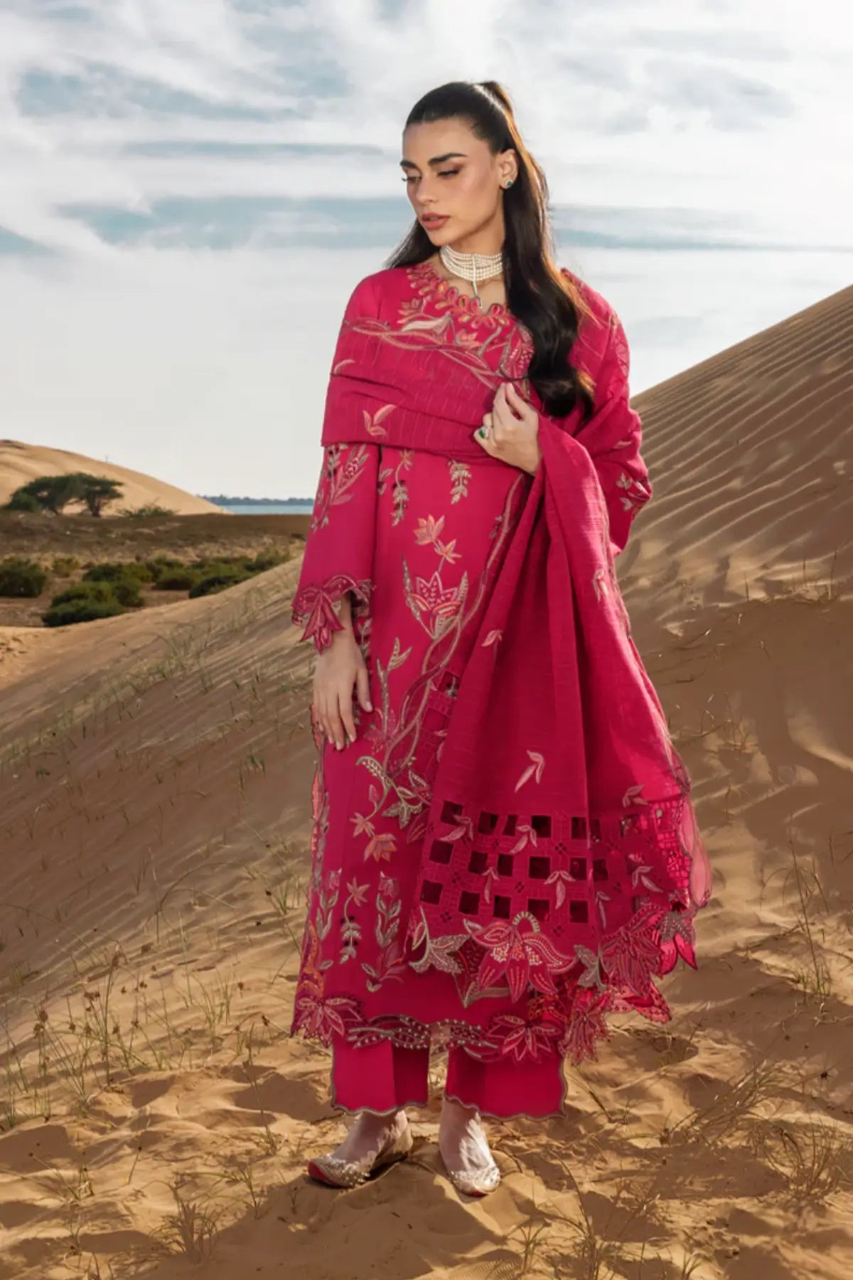Rang Rasiya Safa vintage pink embroidered lawn stitched outfit with organza details Pakistanimoda