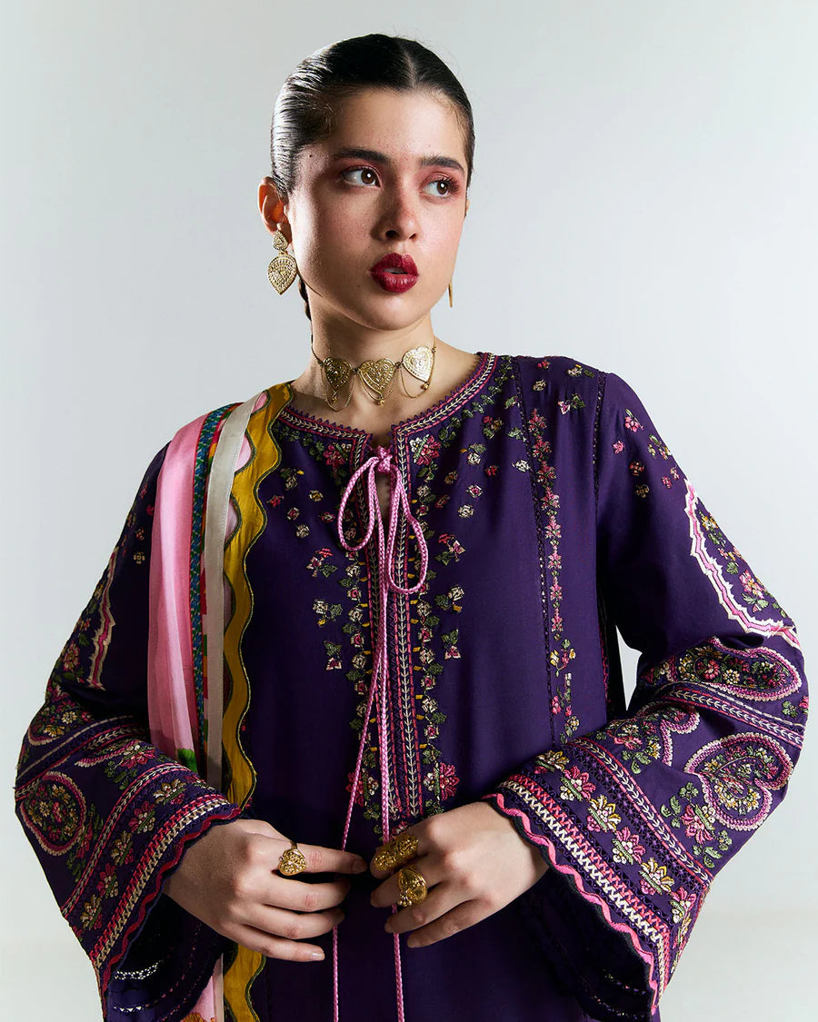Sagar-Geometric border and floral motif ethnic ensemble