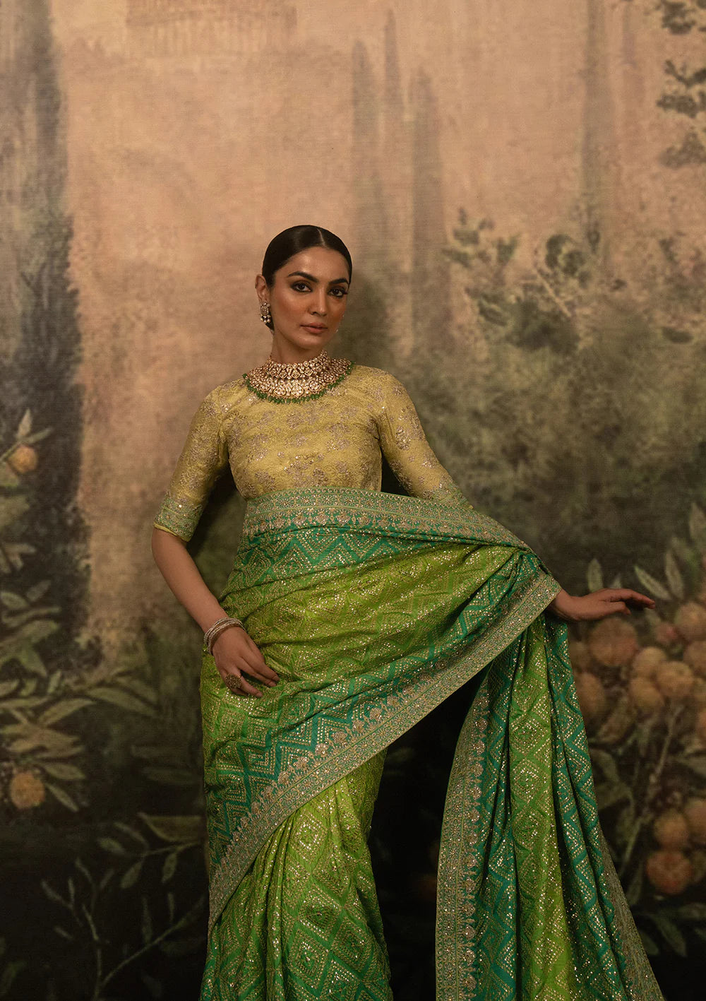 Aik Sari Edit ’25 Look 07 – Pakistani designer green jamawar embroidered silk saree with blouse & petticoat, stitched outfit at Pakistanimoda.