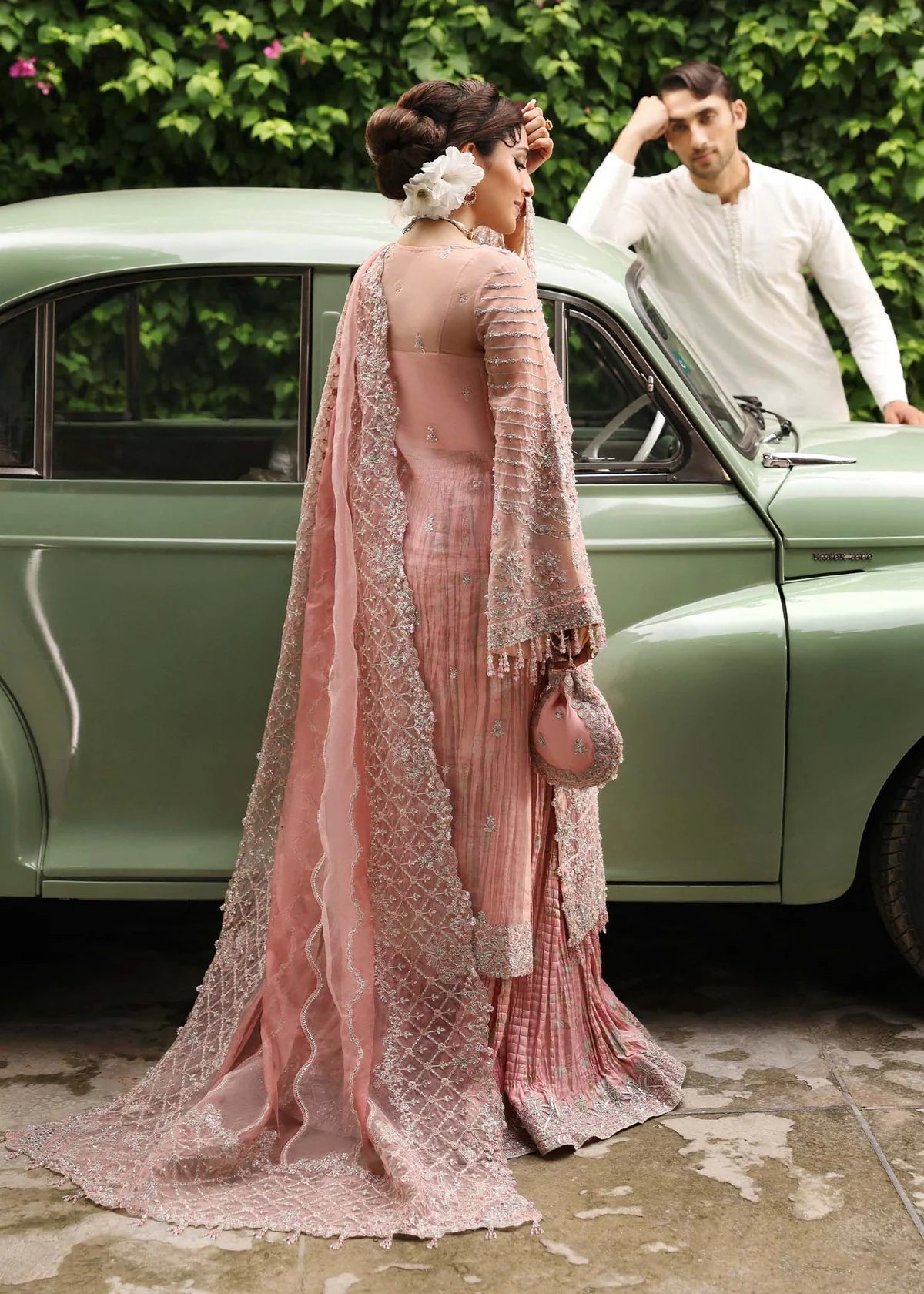 Shabnam – Blush Rose Organza Suit Maahi Festive ’25 by Kanwal Malik stitched only. Buy on Pakistanimoda.com – festive luxury with worldwide delivery.