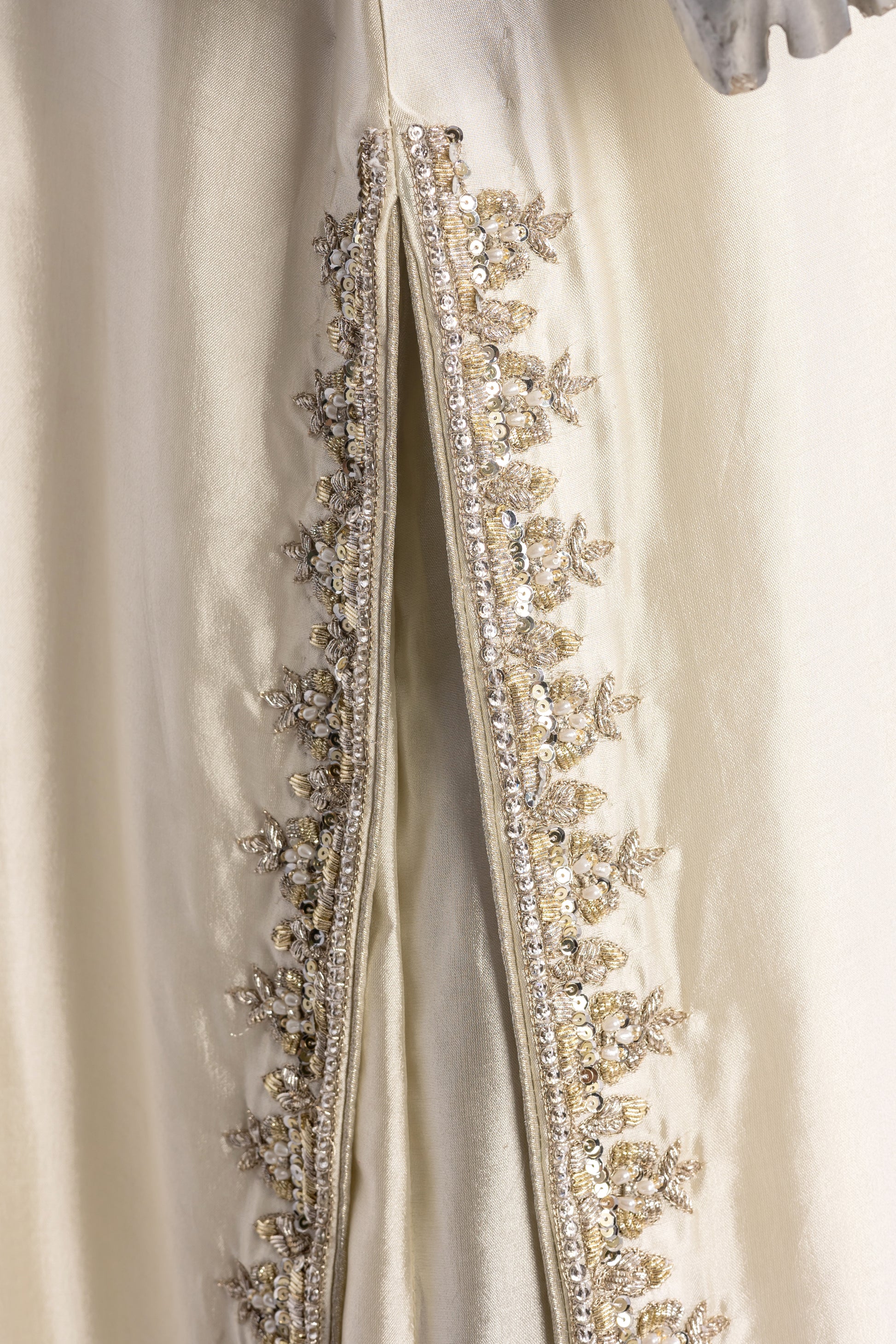 Tabish – Luxury Sheesha Silk 3-Piece Suit with Hand-Painted Dupatta