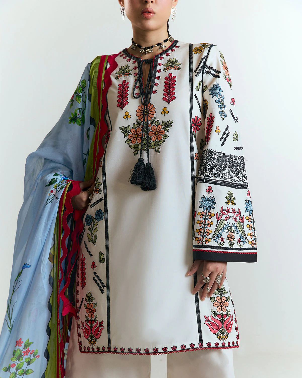 Tiya-Contemporary ivory kurta set with floral embroidery