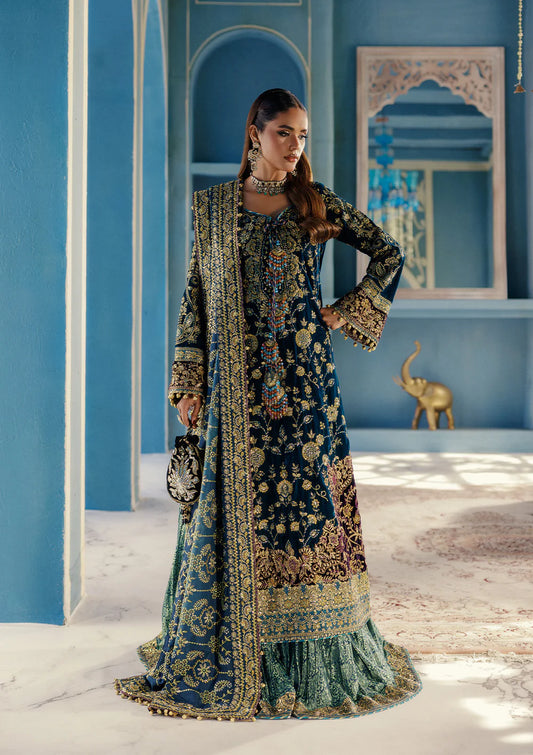 Aik Udaipur Look 08 teal velvet embroidered bridal ensemble with silk dupatta – luxury wedding wear from Pakistanimoda.com