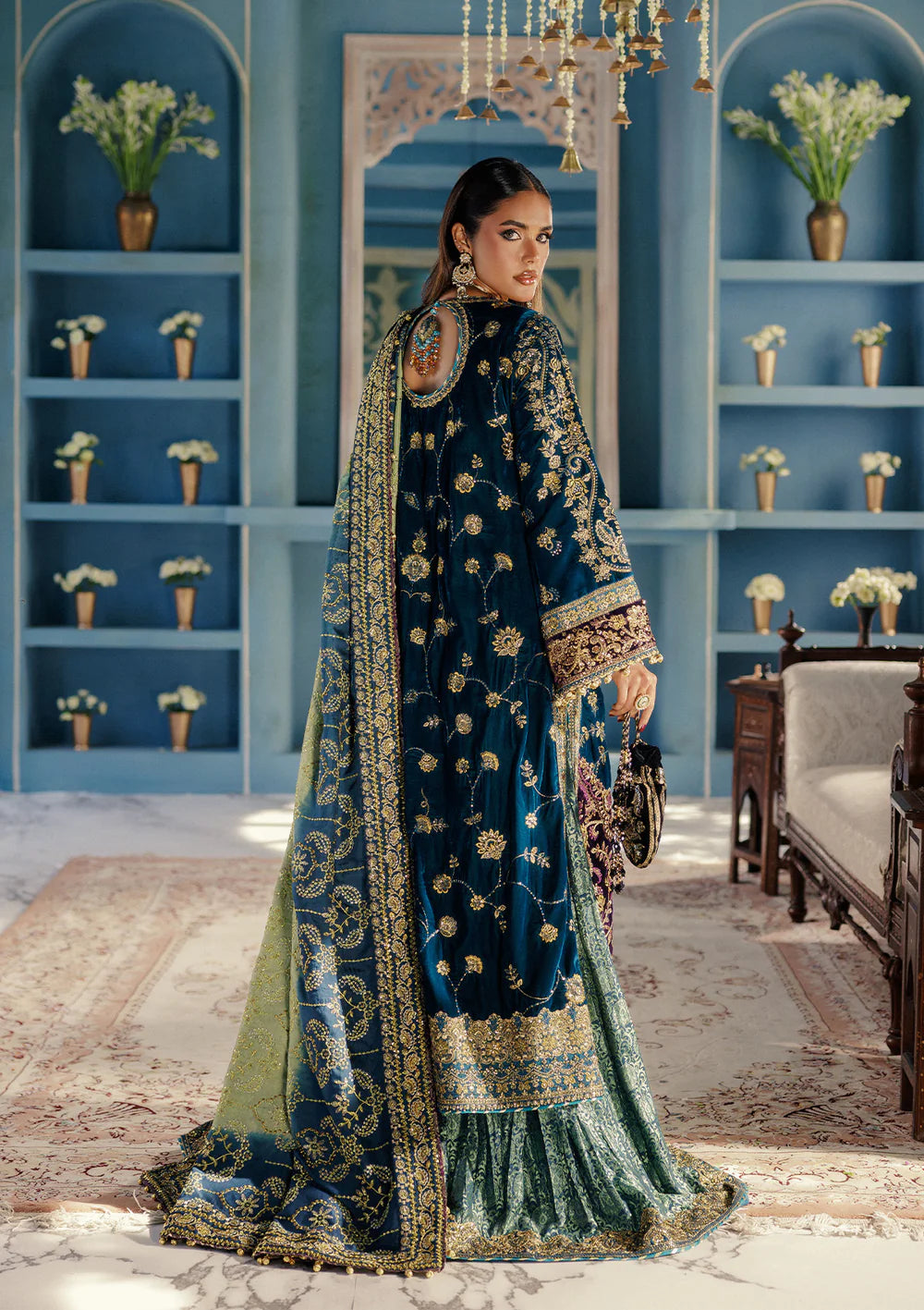 Aik Udaipur Look 08 teal velvet embroidered bridal ensemble with silk dupatta – luxury wedding wear from Pakistanimoda.com