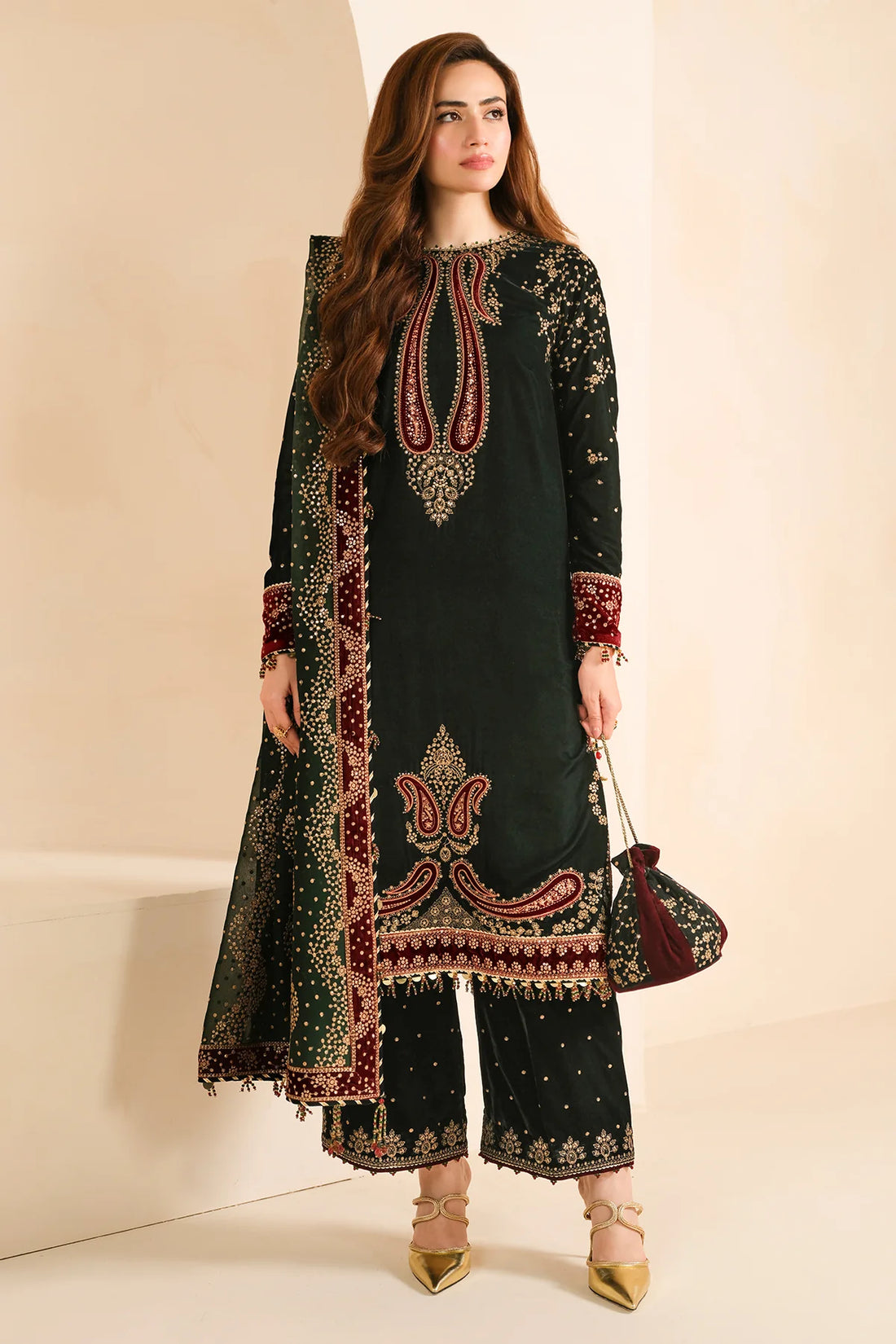 VF-2034 Jazmin Bottle Green Velvet 3pc Embroidered Formal Suit for Wedding & Evening Parties – Pakistanimoda