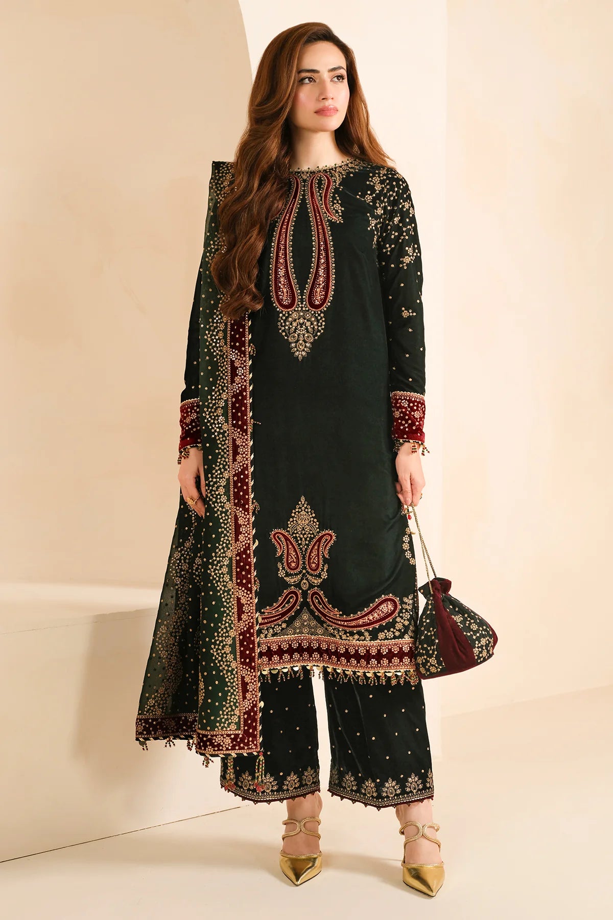 VF-2034 Jazmin Bottle Green Velvet 3pc Embroidered Formal Suit for Wedding & Evening Parties – Pakistanimoda